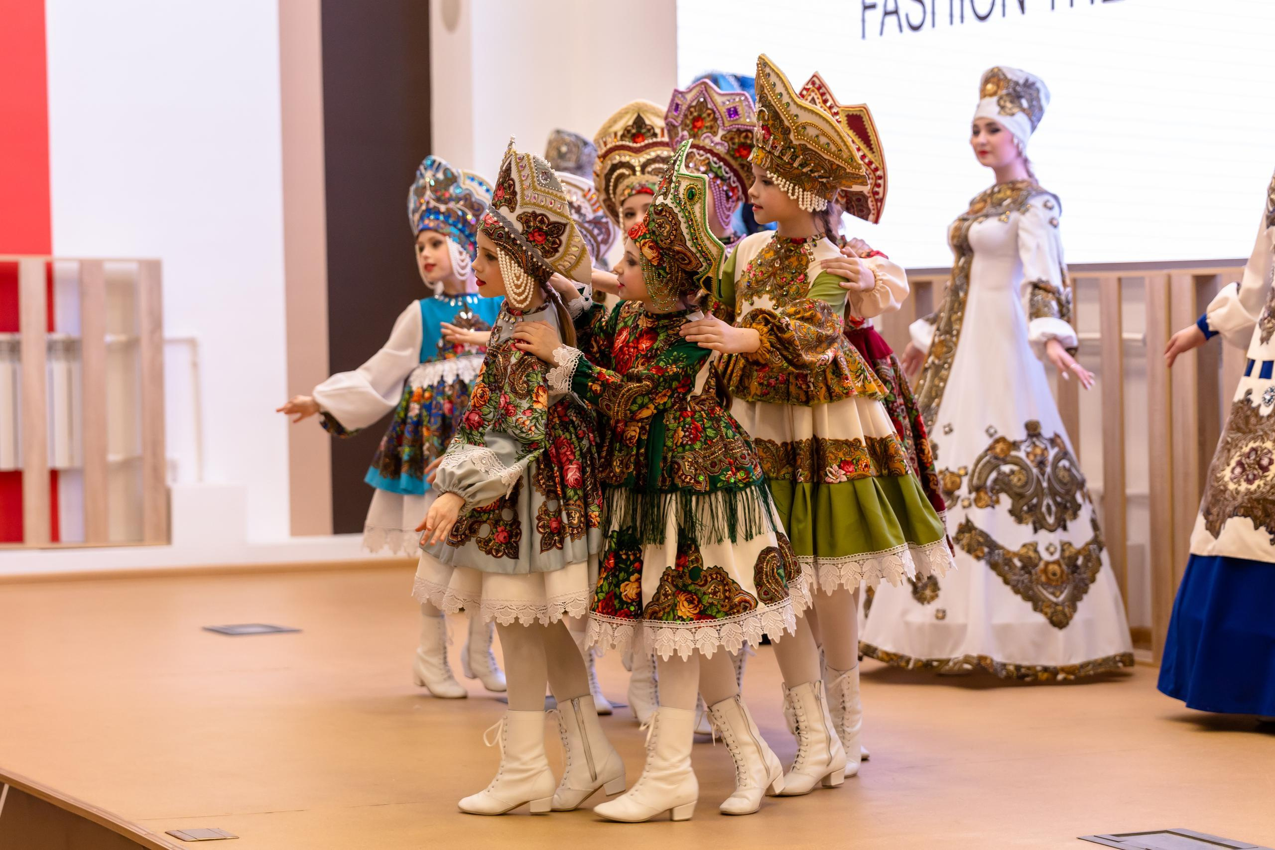 Репортаж 70-200 f2.8 Tamron g2. Показ театр моды «Стиль» («Style» город Тула). Фотограф в Туле Крупский АнДРей. Фотостудия «КАДР71» в Туле