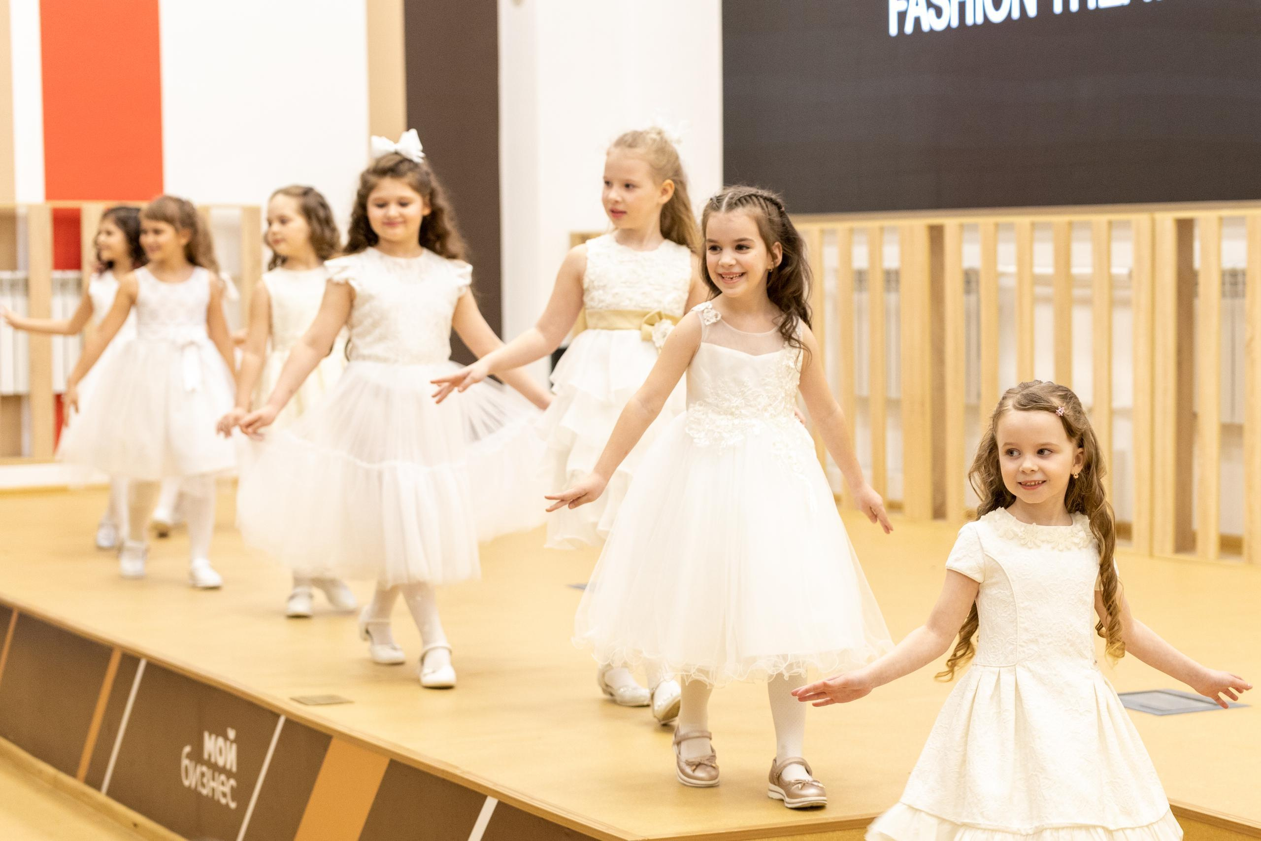 Репортаж 70-200 f2.8 Tamron g2. Показ театр моды «Стиль» («Style» город Тула). Фотограф в Туле Крупский АнДРей. Фотостудия «КАДР71» в Туле