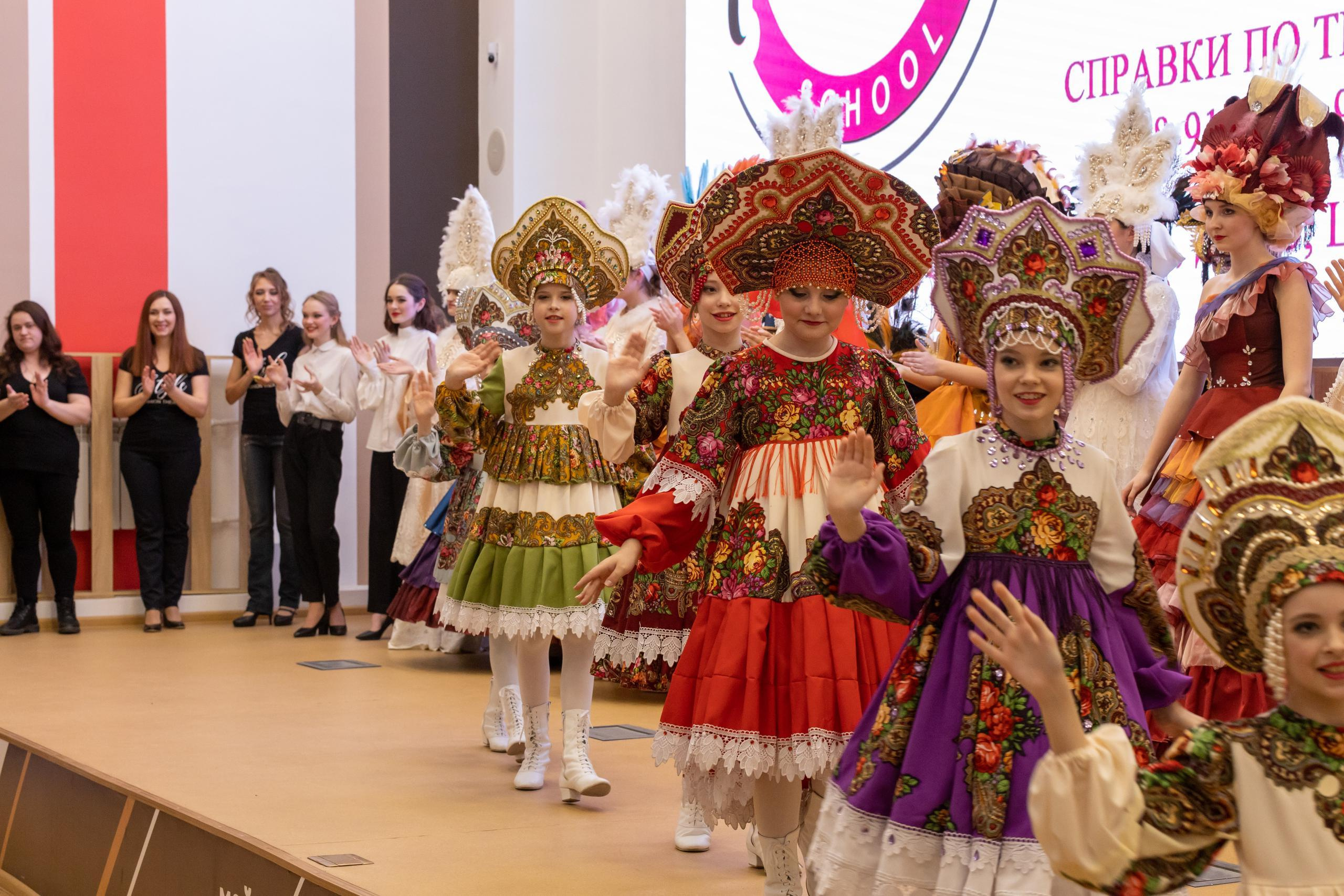 Репортаж 70-200 f2.8 Tamron g2. Показ театр моды «Стиль» («Style» город Тула). Фотограф в Туле Крупский АнДРей. Фотостудия «КАДР71» в Туле