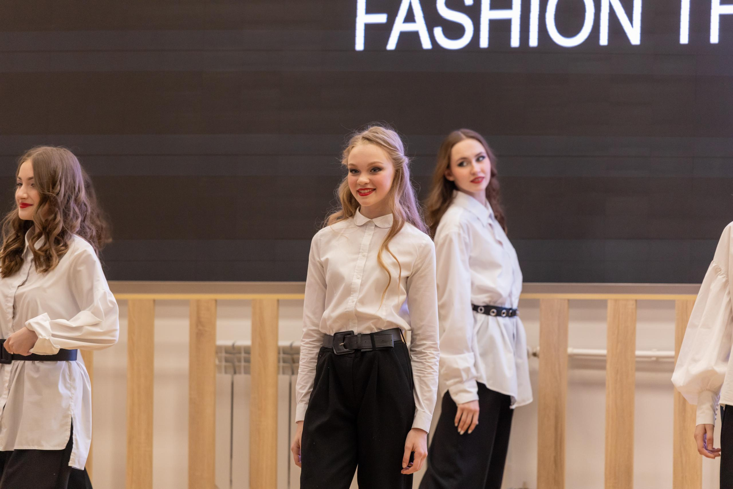 Репортаж 70-200 f2.8 Tamron g2. Показ театр моды «Стиль» («Style» город Тула). Фотограф в Туле Крупский АнДРей. Фотостудия «КАДР71» в Туле