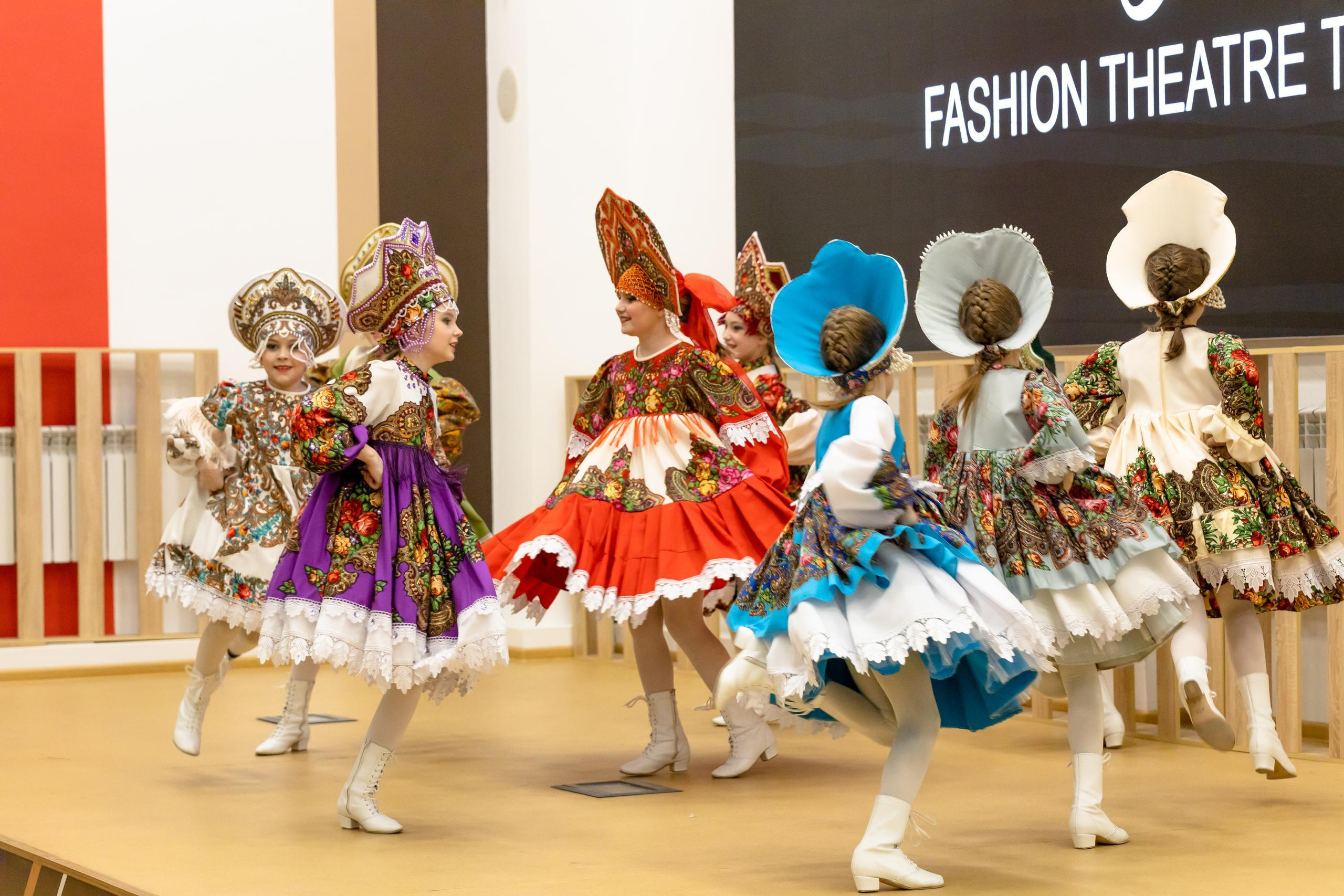 Репортаж 70-200 f2.8 Tamron g2. Показ театр моды «Стиль» («Style» город Тула). Фотограф в Туле Крупский АнДРей. Фотостудия «КАДР71» в Туле