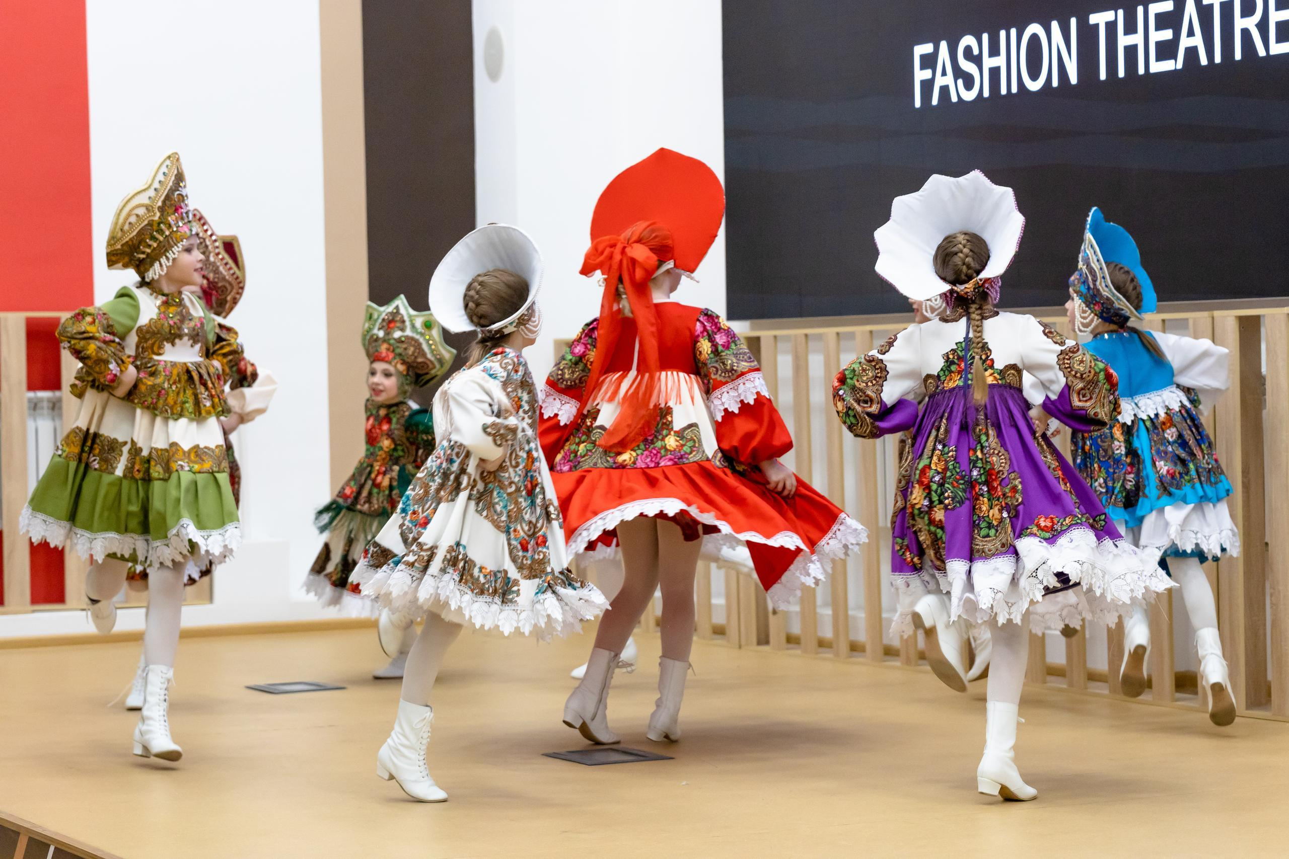 Репортаж 70-200 f2.8 Tamron g2. Показ театр моды «Стиль» («Style» город Тула). Фотограф в Туле Крупский АнДРей. Фотостудия «КАДР71» в Туле