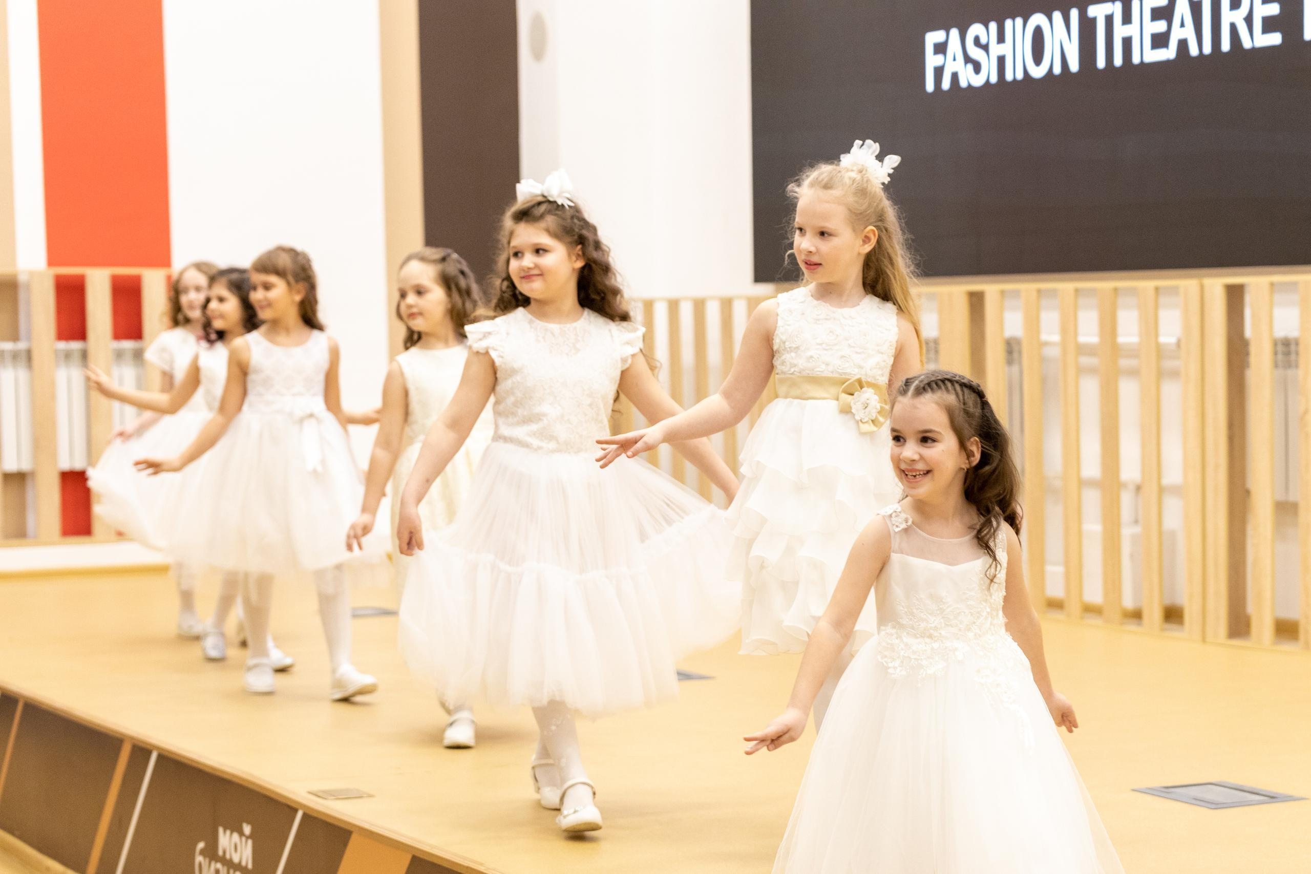 Репортаж 70-200 f2.8 Tamron g2. Показ театр моды «Стиль» («Style» город Тула). Фотограф в Туле Крупский АнДРей. Фотостудия «КАДР71» в Туле