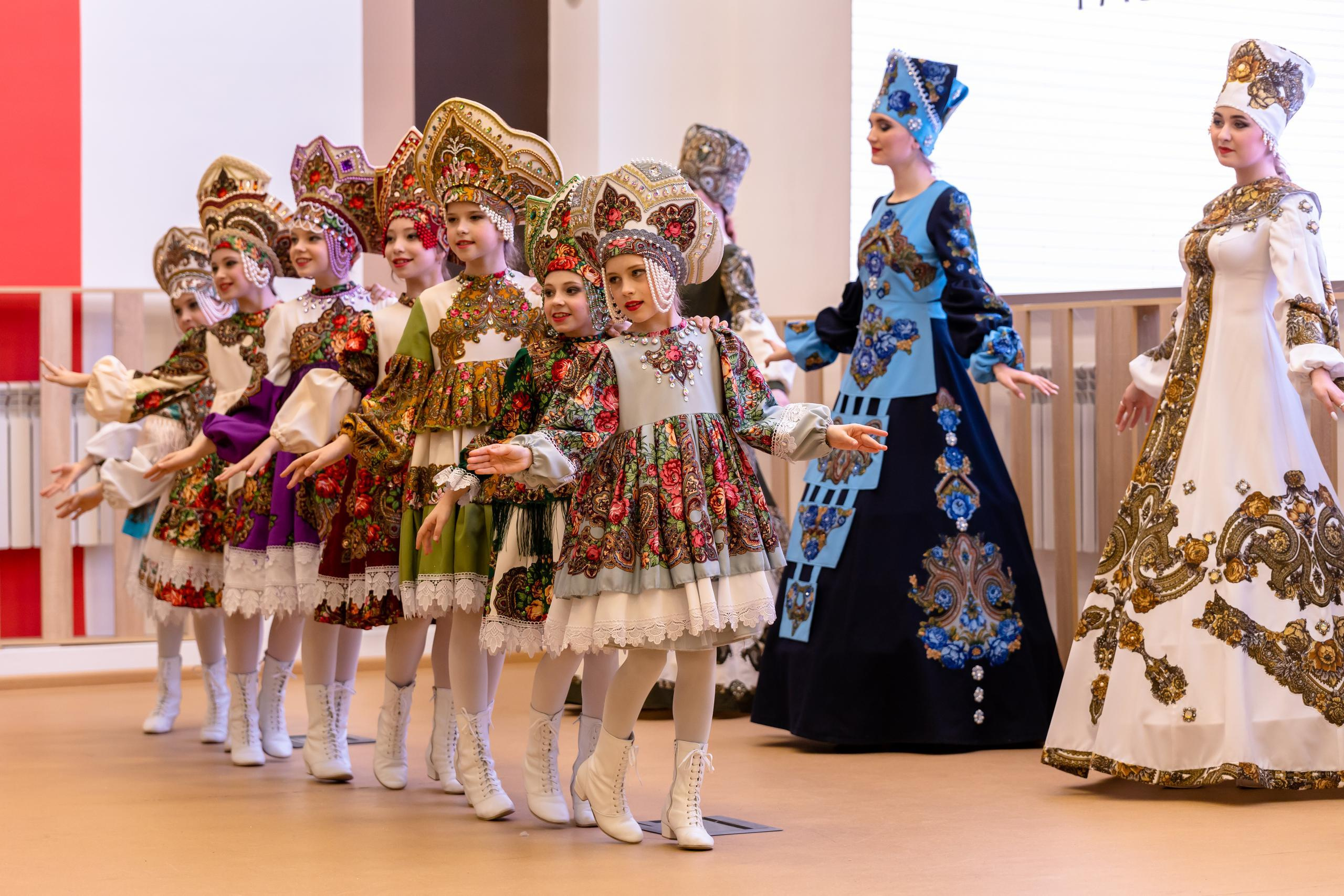 Репортаж 70-200 f2.8 Tamron g2. Показ театр моды «Стиль» («Style» город Тула). Фотограф в Туле Крупский АнДРей. Фотостудия «КАДР71» в Туле