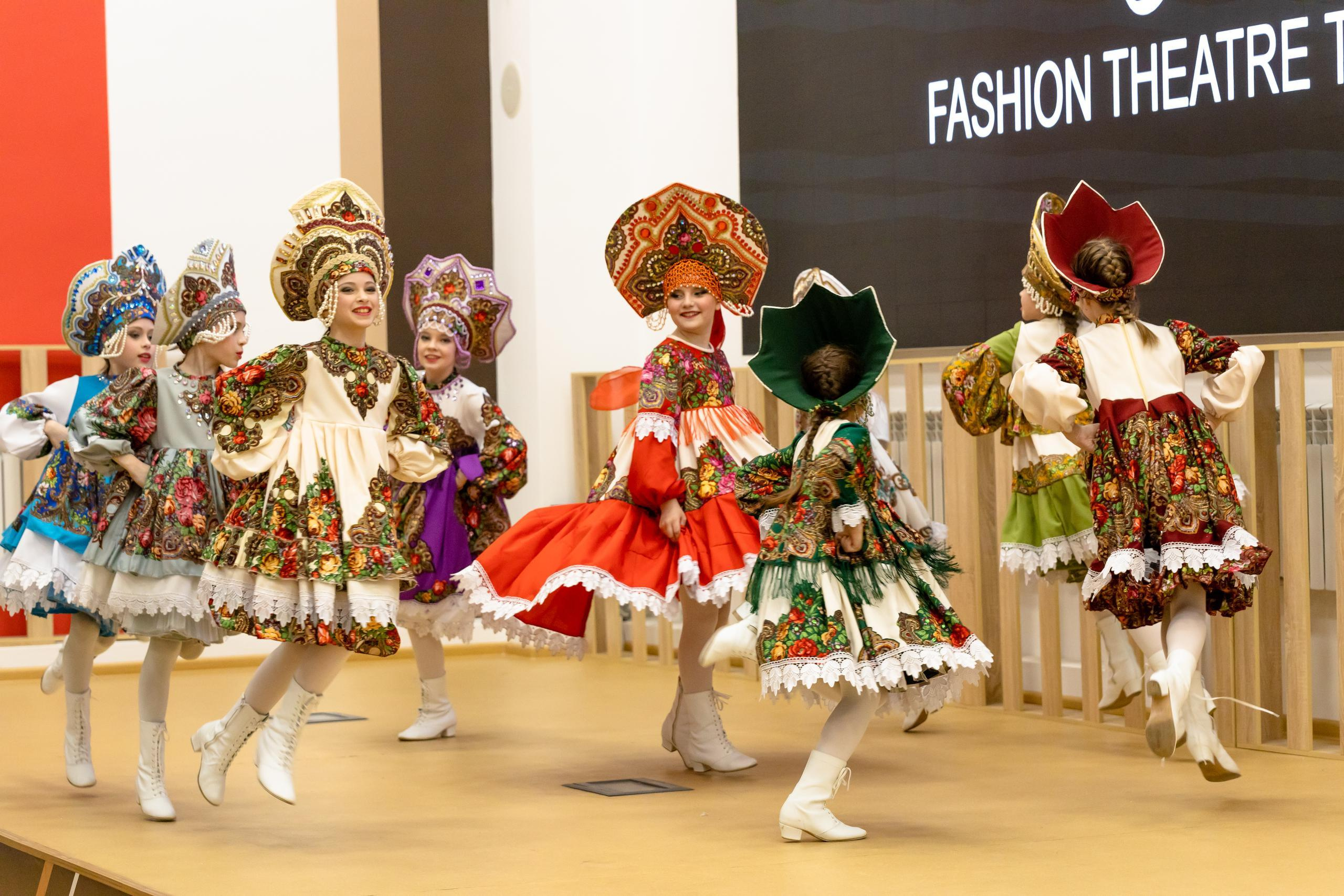 Репортаж 70-200 f2.8 Tamron g2. Показ театр моды «Стиль» («Style» город Тула). Фотограф в Туле Крупский АнДРей. Фотостудия «КАДР71» в Туле