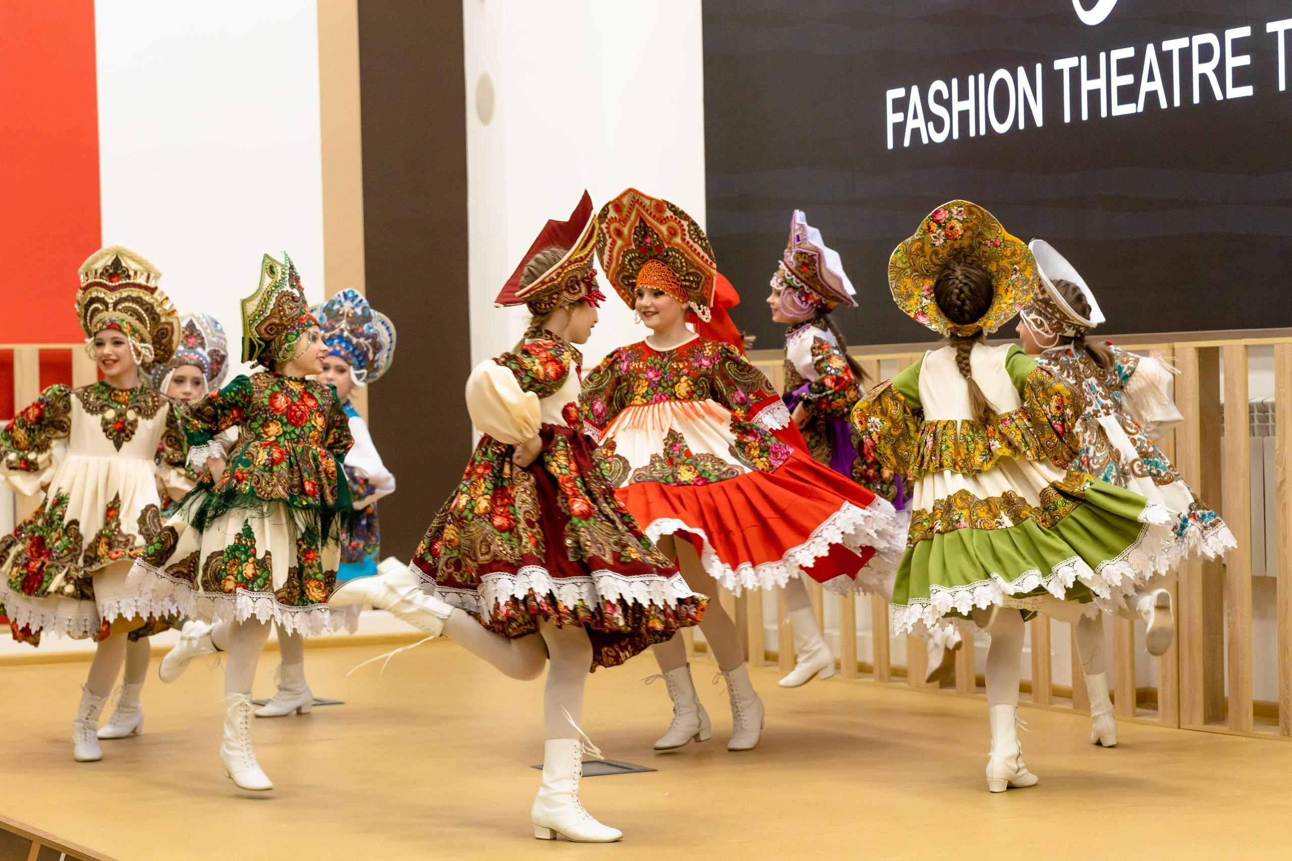 Репортаж 70-200 f2.8 Tamron g2. Показ театр моды «Стиль» («Style» город Тула). Фотограф в Туле Крупский АнДРей. Фотостудия «КАДР71» в Туле