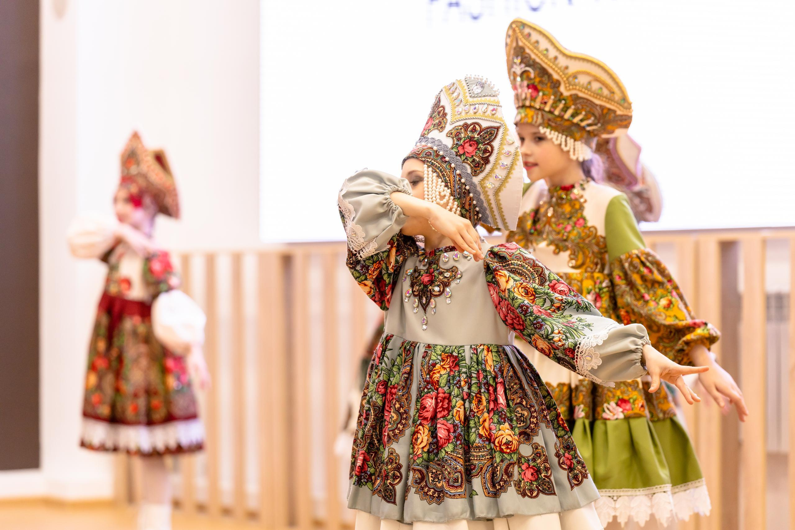 Репортаж 70-200 f2.8 Tamron g2. Показ театр моды «Стиль» («Style» город Тула). Фотограф в Туле Крупский АнДРей. Фотостудия «КАДР71» в Туле