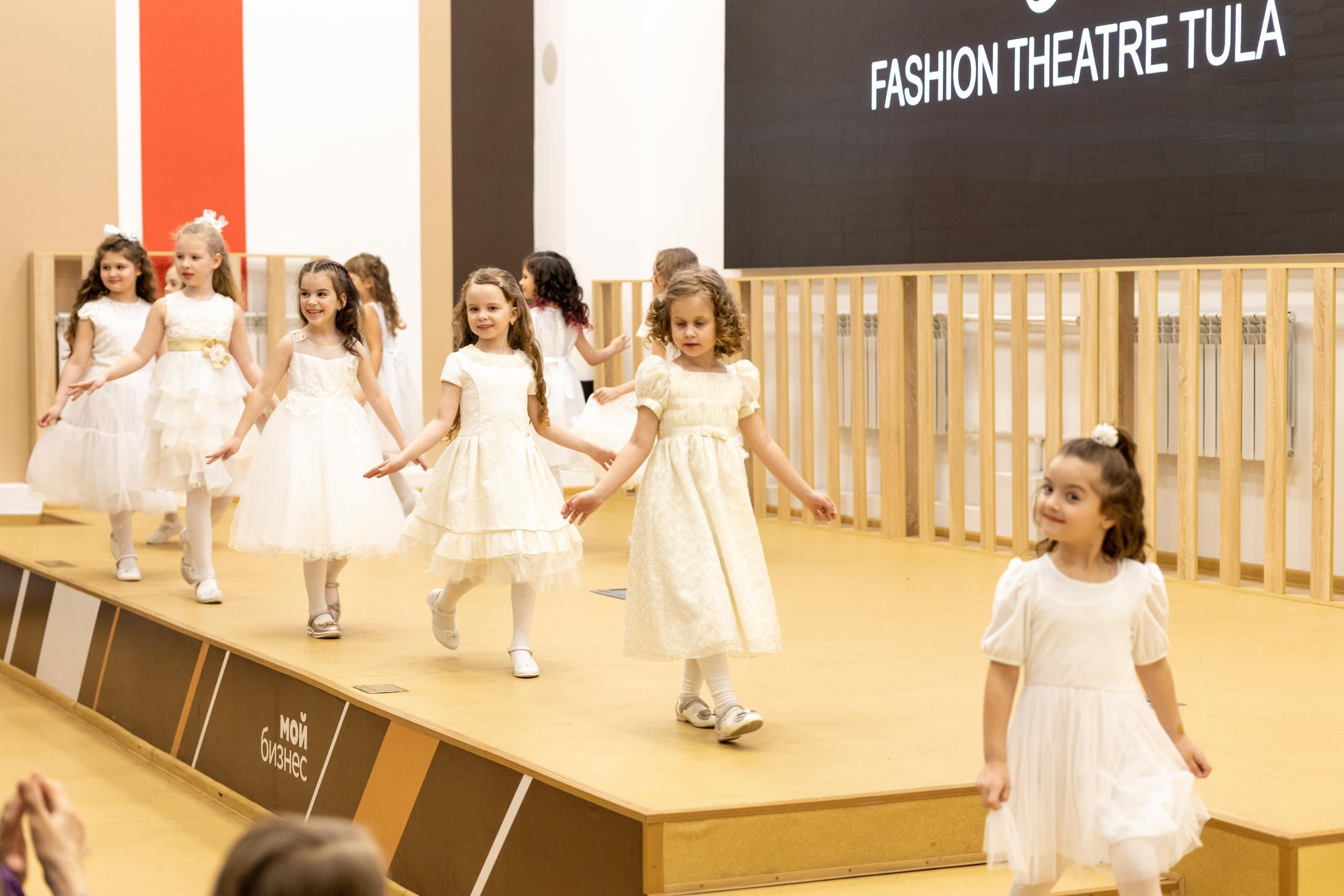 Репортаж 70-200 f2.8 Tamron g2. Показ театр моды «Стиль» («Style» город Тула). Фотограф в Туле Крупский АнДРей. Фотостудия «КАДР71» в Туле