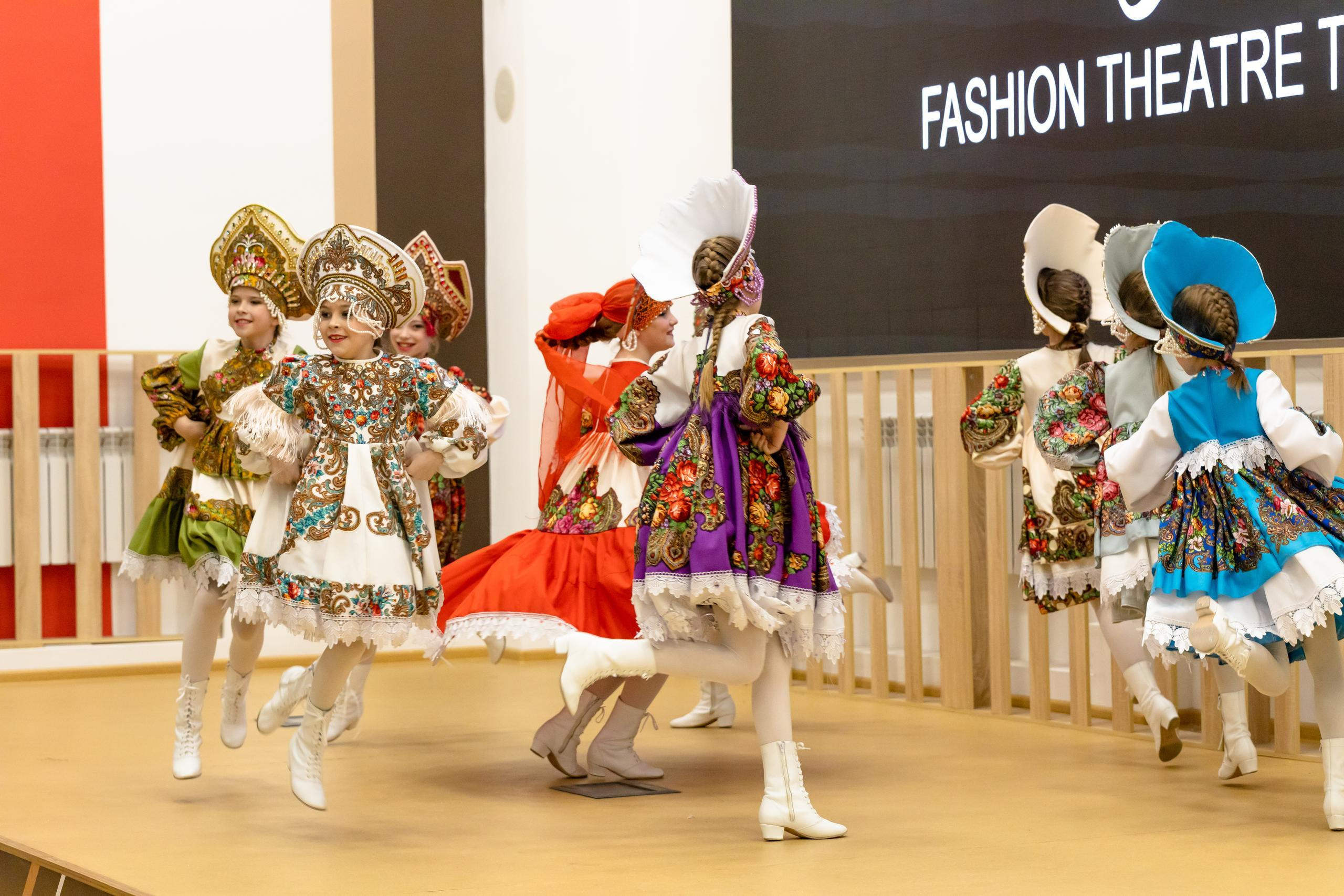 Репортаж 70-200 f2.8 Tamron g2. Показ театр моды «Стиль» («Style» город Тула). Фотограф в Туле Крупский АнДРей. Фотостудия «КАДР71» в Туле