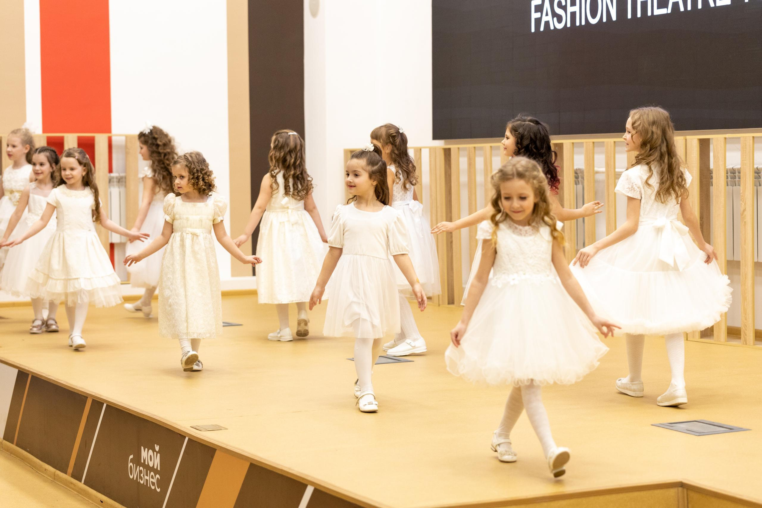 Репортаж 70-200 f2.8 Tamron g2. Показ театр моды «Стиль» («Style» город Тула). Фотограф в Туле Крупский АнДРей. Фотостудия «КАДР71» в Туле