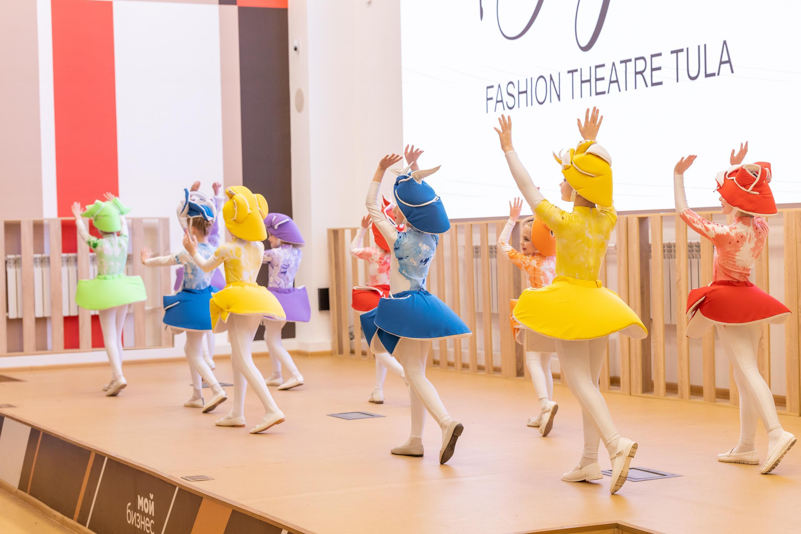 Репортаж 70-200 f2.8 Tamron g2. Показ театр моды «Стиль» («Style» город Тула). Фотограф в Туле Крупский АнДРей. Фотостудия «КАДР71» в Туле