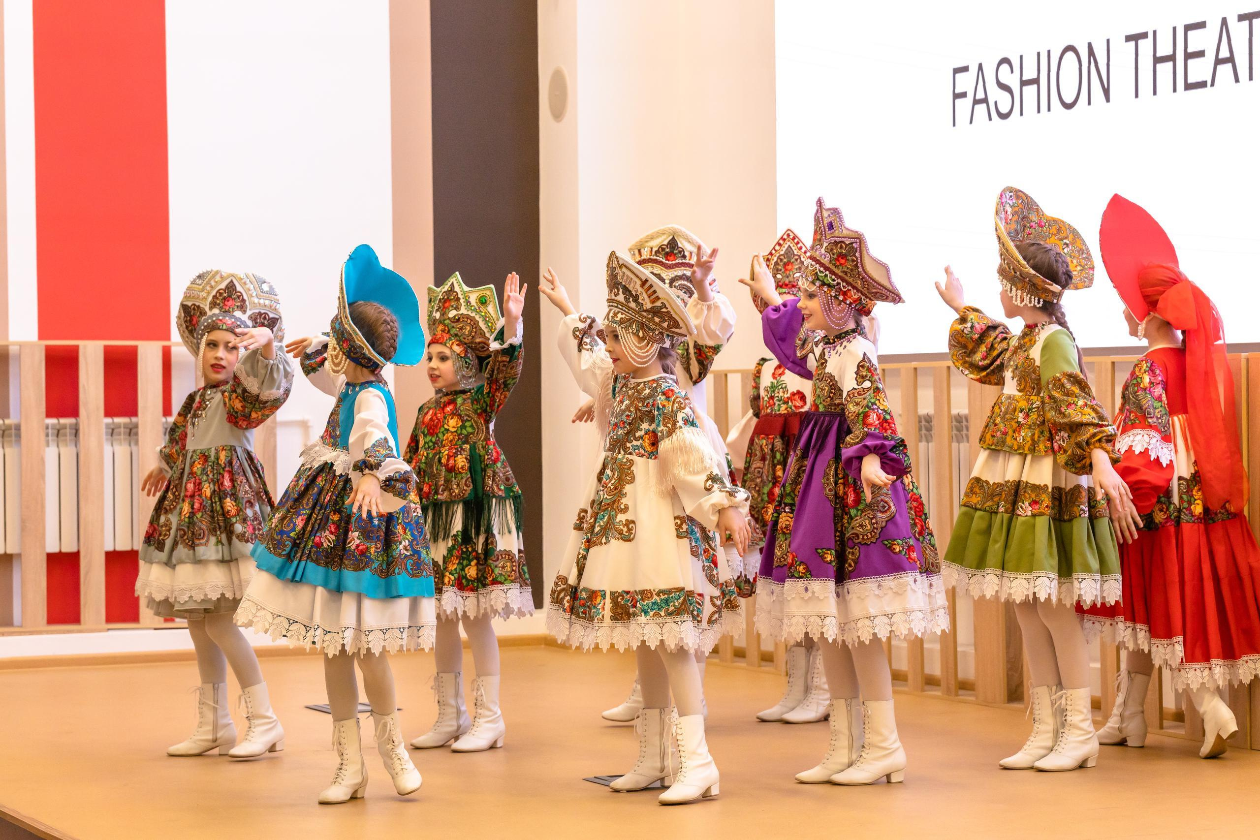 Репортаж 70-200 f2.8 Tamron g2. Показ театр моды «Стиль» («Style» город Тула). Фотограф в Туле Крупский АнДРей. Фотостудия «КАДР71» в Туле