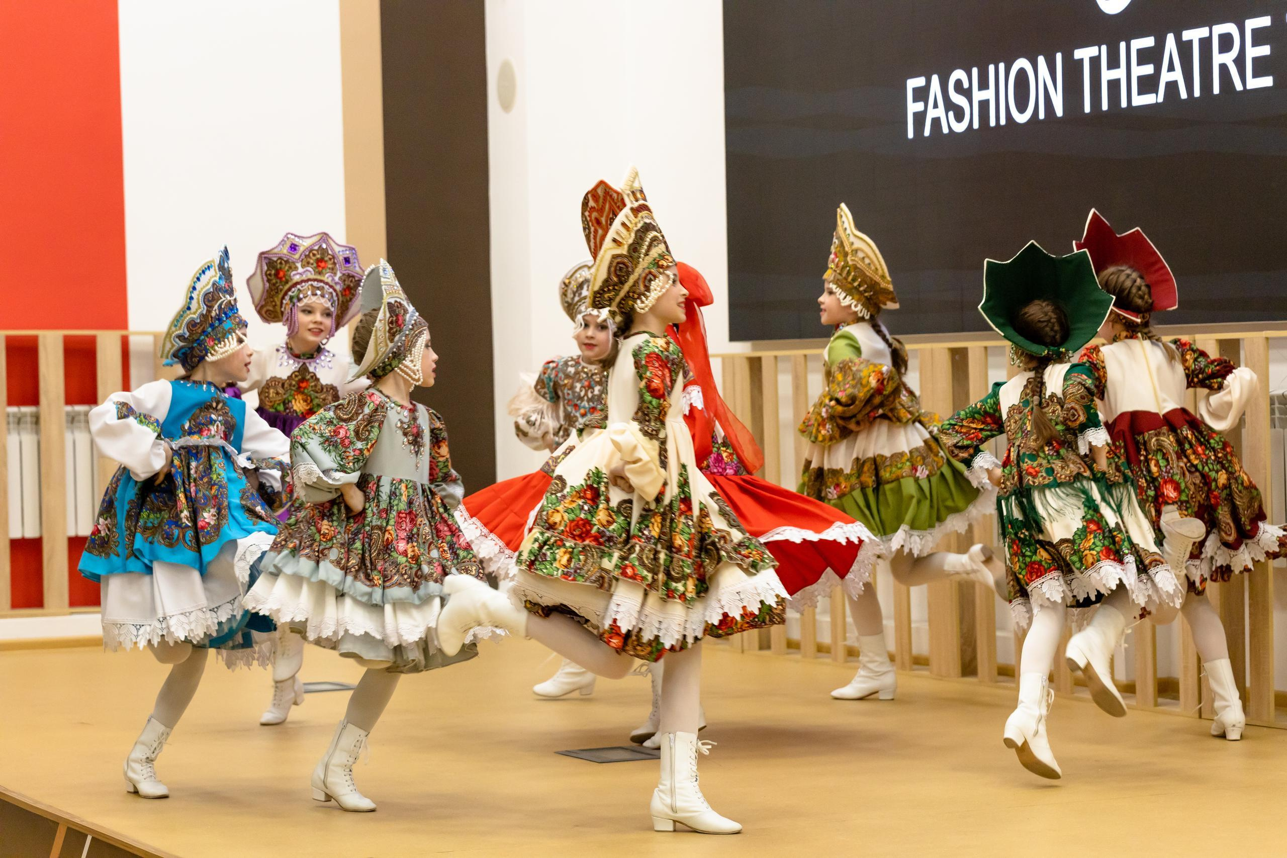 Репортаж 70-200 f2.8 Tamron g2. Показ театр моды «Стиль» («Style» город Тула). Фотограф в Туле Крупский АнДРей. Фотостудия «КАДР71» в Туле