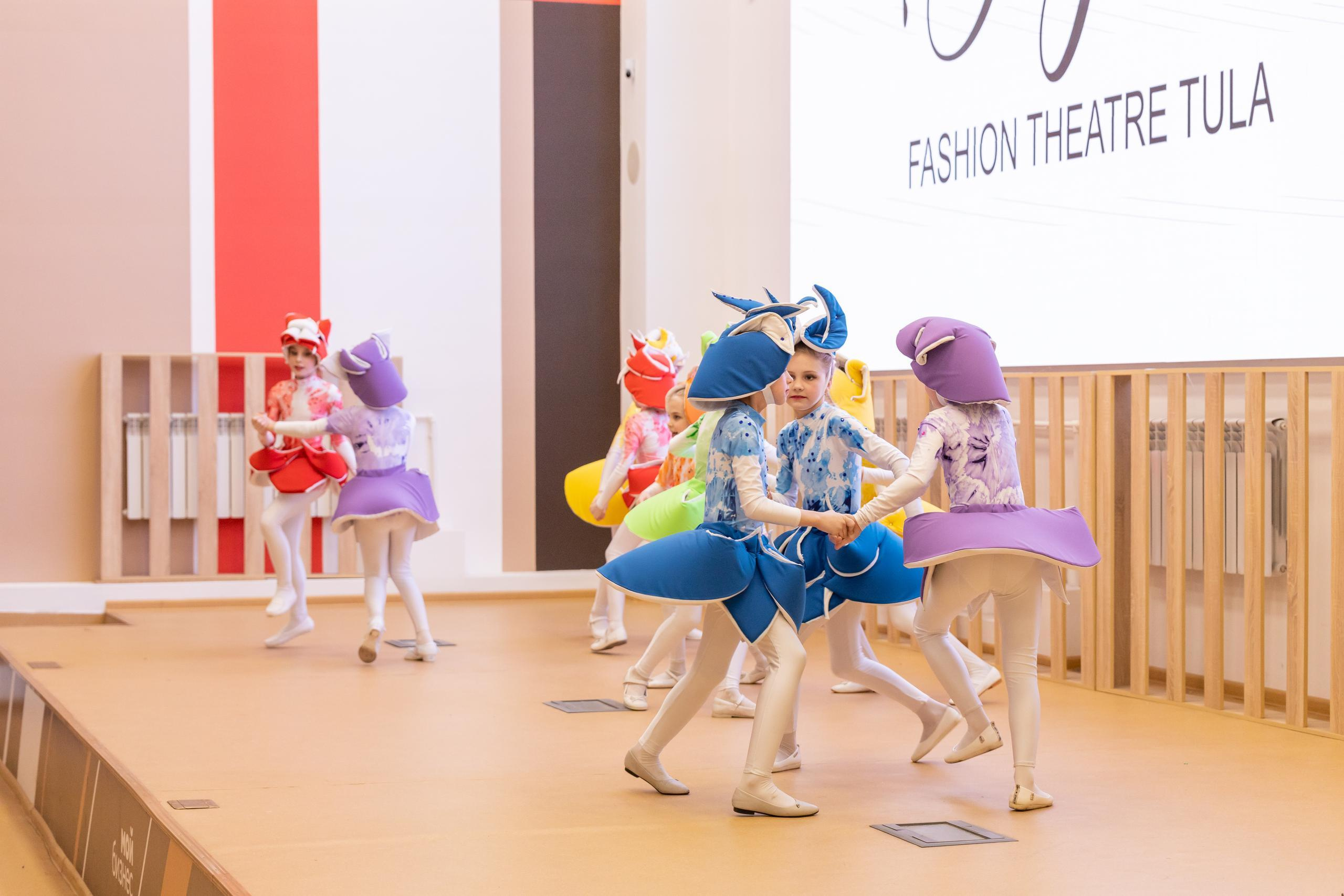 Репортаж 70-200 f2.8 Tamron g2. Показ театр моды «Стиль» («Style» город Тула). Фотограф в Туле Крупский АнДРей. Фотостудия «КАДР71» в Туле