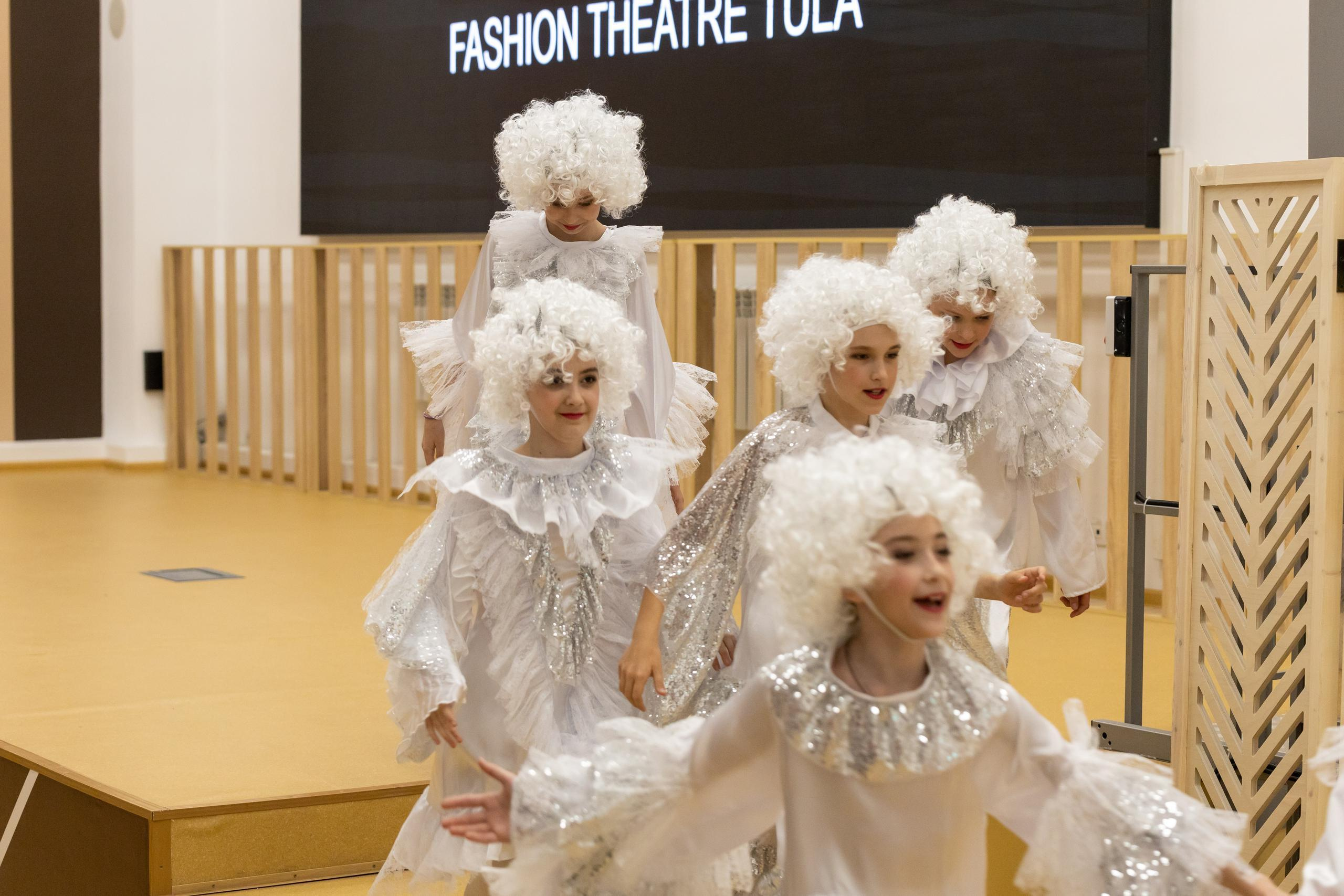 Репортаж 70-200 f2.8 Tamron g2. Показ театр моды «Стиль» («Style» город Тула). Фотограф в Туле Крупский АнДРей. Фотостудия «КАДР71» в Туле