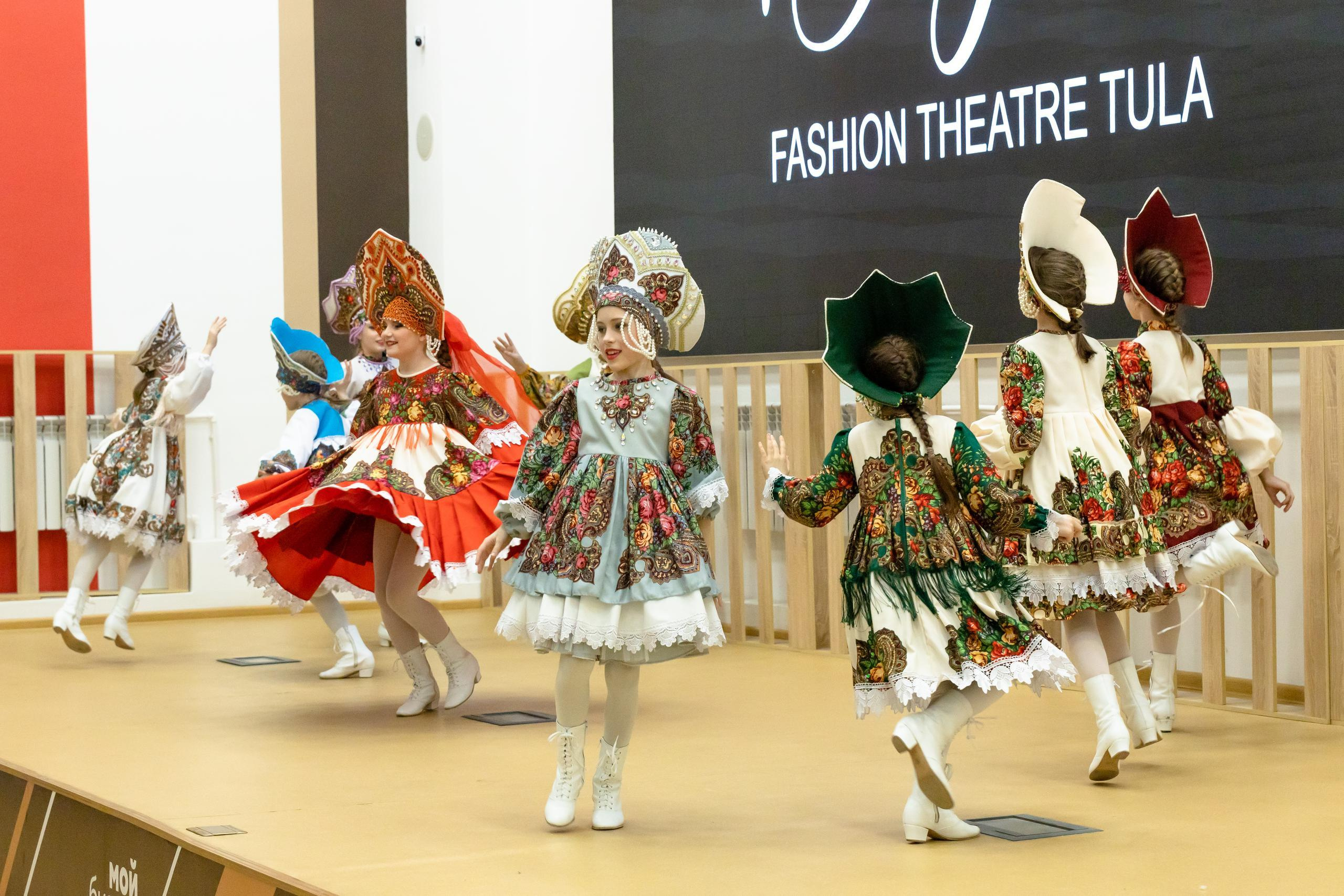 Репортаж 70-200 f2.8 Tamron g2. Показ театр моды «Стиль» («Style» город Тула). Фотограф в Туле Крупский АнДРей. Фотостудия «КАДР71» в Туле