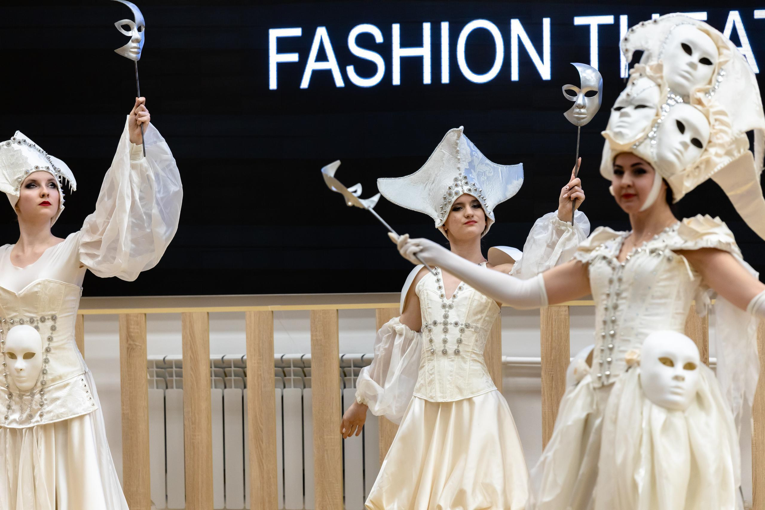 Репортаж 70-200 f2.8 Tamron g2. Показ театр моды «Стиль» («Style» город Тула). Фотограф в Туле Крупский АнДРей. Фотостудия «КАДР71» в Туле