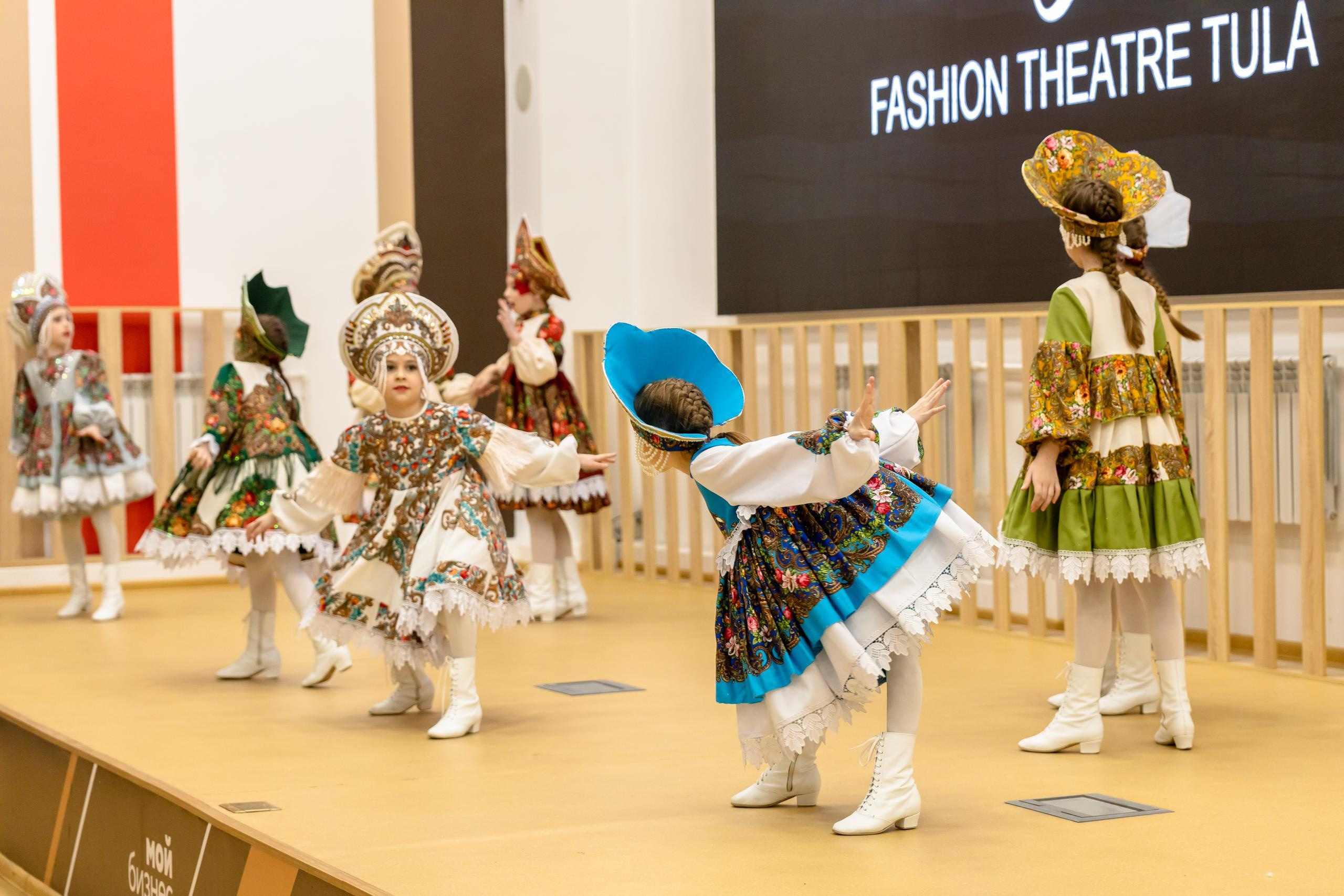 Репортаж 70-200 f2.8 Tamron g2. Показ театр моды «Стиль» («Style» город Тула). Фотограф в Туле Крупский АнДРей. Фотостудия «КАДР71» в Туле