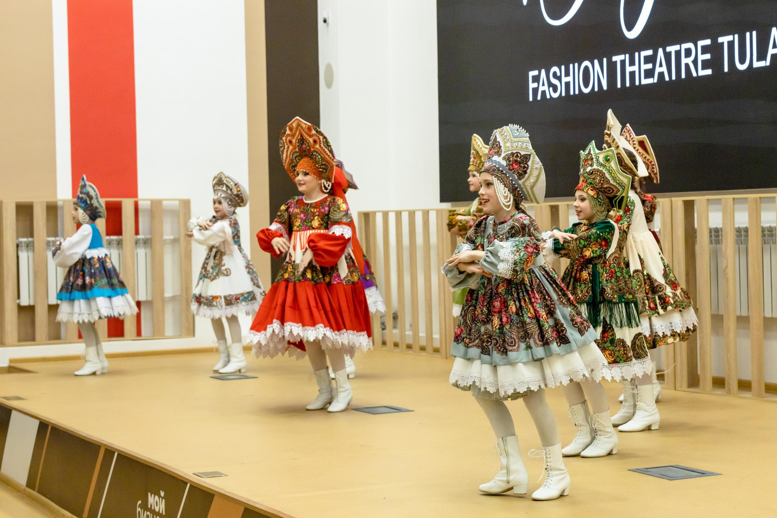 Репортаж 70-200 f2.8 Tamron g2. Показ театр моды «Стиль» («Style» город Тула). Фотограф в Туле Крупский АнДРей. Фотостудия «КАДР71» в Туле