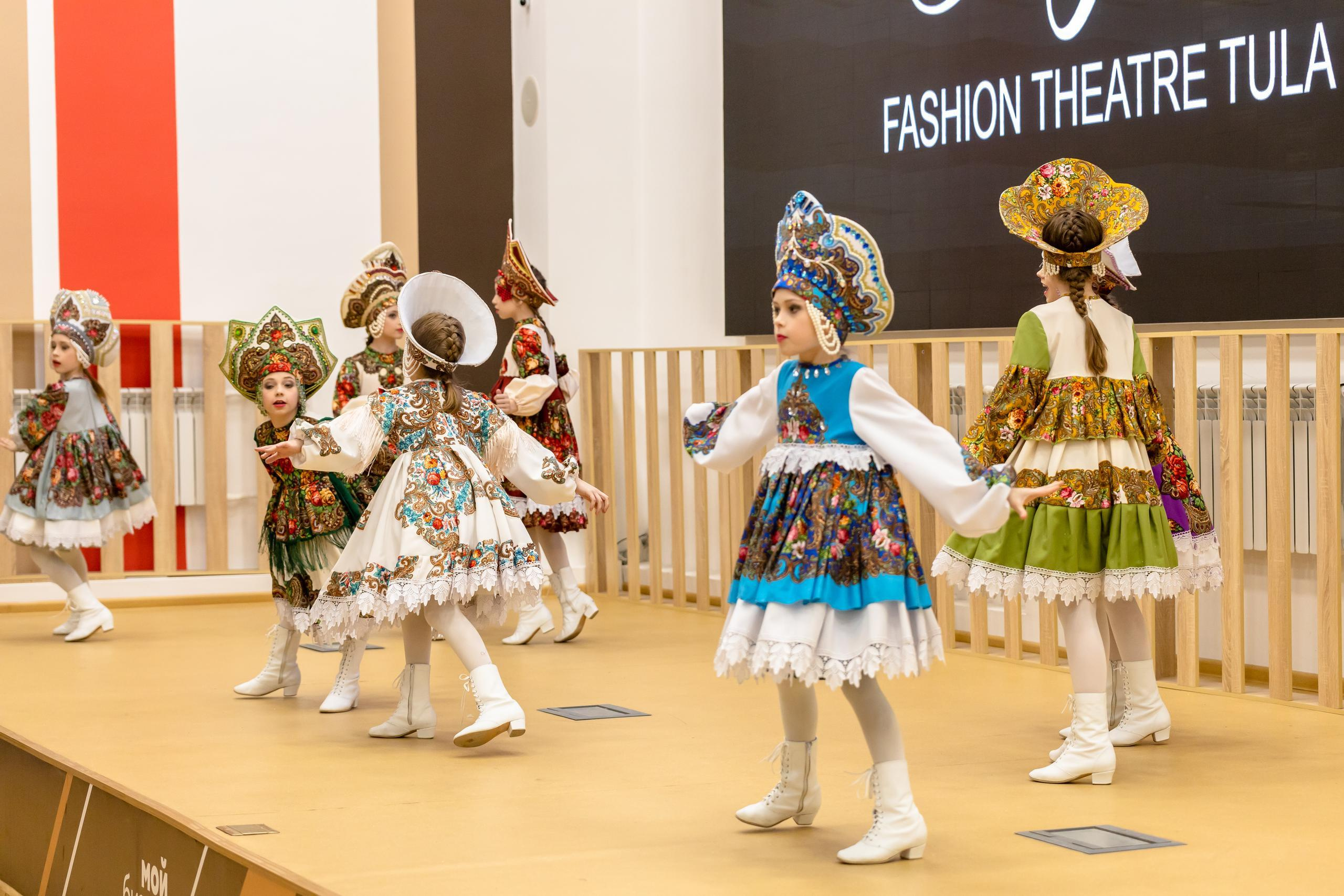 Репортаж 70-200 f2.8 Tamron g2. Показ театр моды «Стиль» («Style» город Тула). Фотограф в Туле Крупский АнДРей. Фотостудия «КАДР71» в Туле