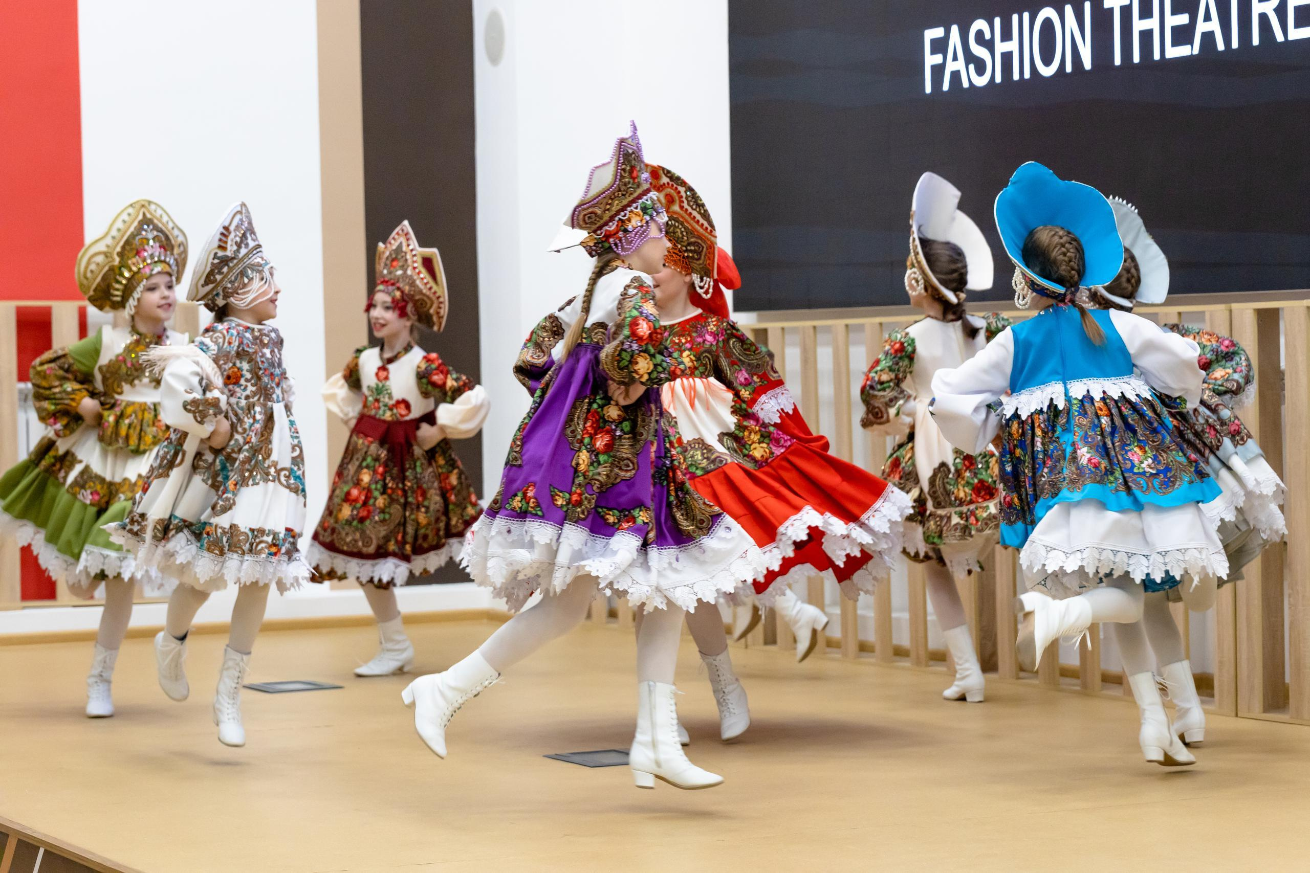 Репортаж 70-200 f2.8 Tamron g2. Показ театр моды «Стиль» («Style» город Тула). Фотограф в Туле Крупский АнДРей. Фотостудия «КАДР71» в Туле