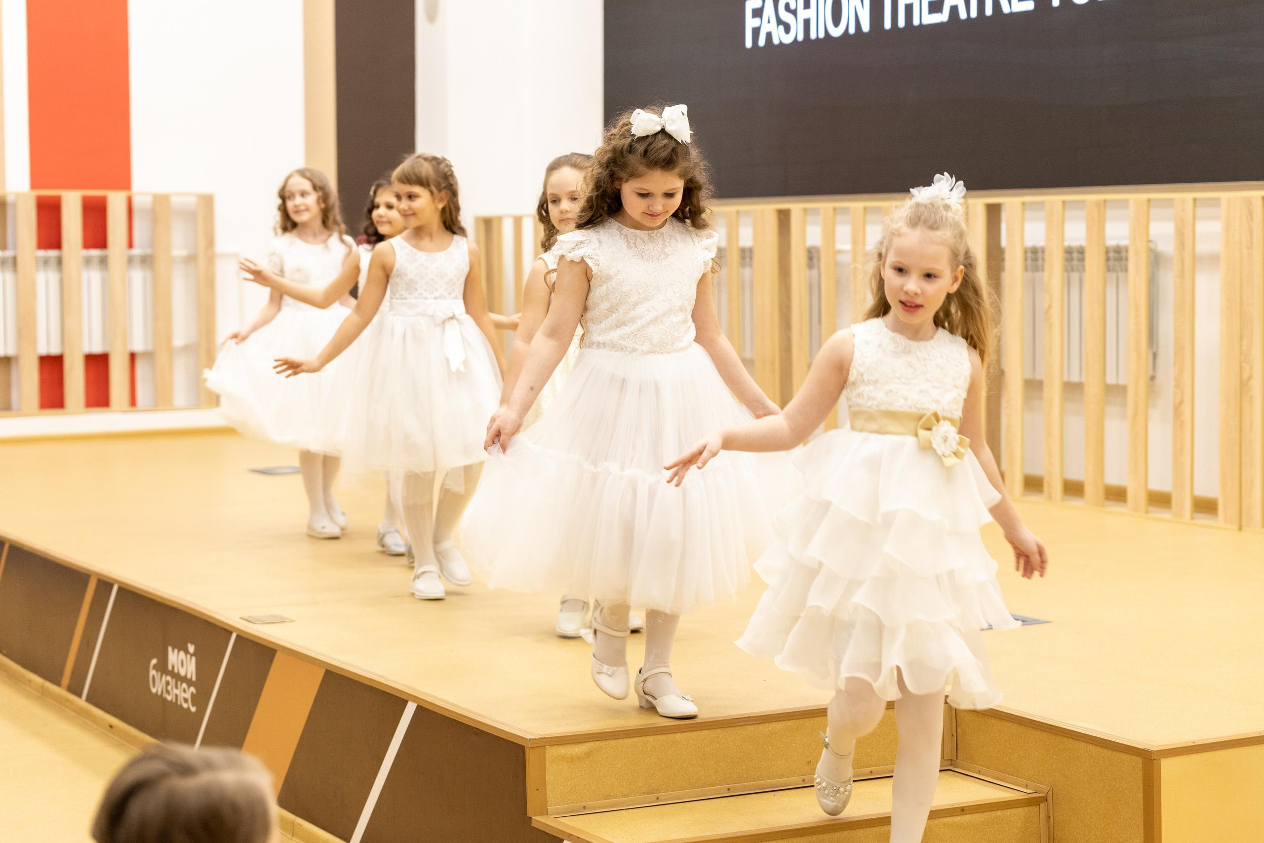 Репортаж 70-200 f2.8 Tamron g2. Показ театр моды «Стиль» («Style» город Тула). Фотограф в Туле Крупский АнДРей. Фотостудия «КАДР71» в Туле