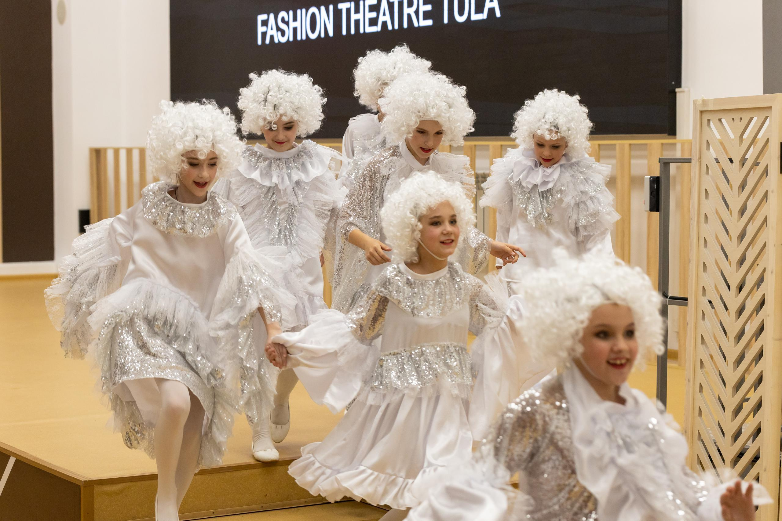 Репортаж 70-200 f2.8 Tamron g2. Показ театр моды «Стиль» («Style» город Тула). Фотограф в Туле Крупский АнДРей. Фотостудия «КАДР71» в Туле