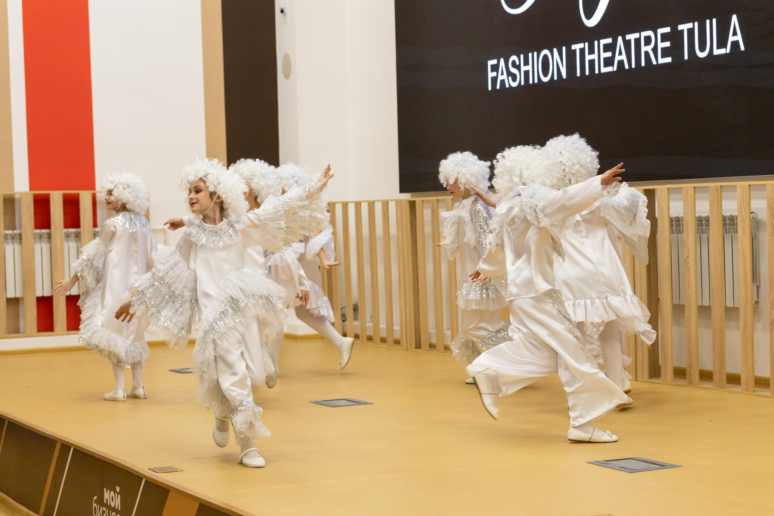 Репортаж 70-200 f2.8 Tamron g2. Показ театр моды «Стиль» («Style» город Тула). Фотограф в Туле Крупский АнДРей. Фотостудия «КАДР71» в Туле