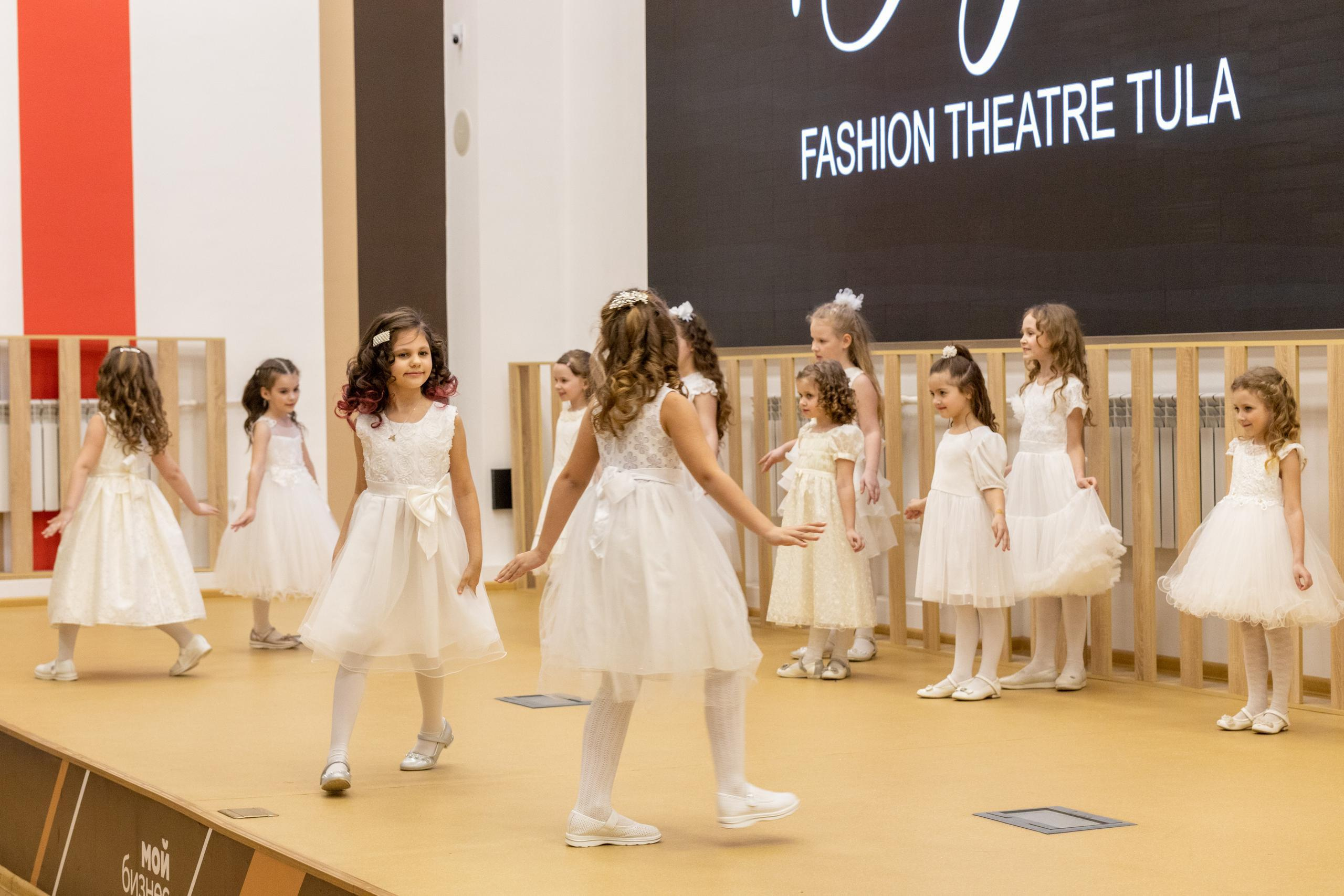 Репортаж 70-200 f2.8 Tamron g2. Показ театр моды «Стиль» («Style» город Тула). Фотограф в Туле Крупский АнДРей. Фотостудия «КАДР71» в Туле