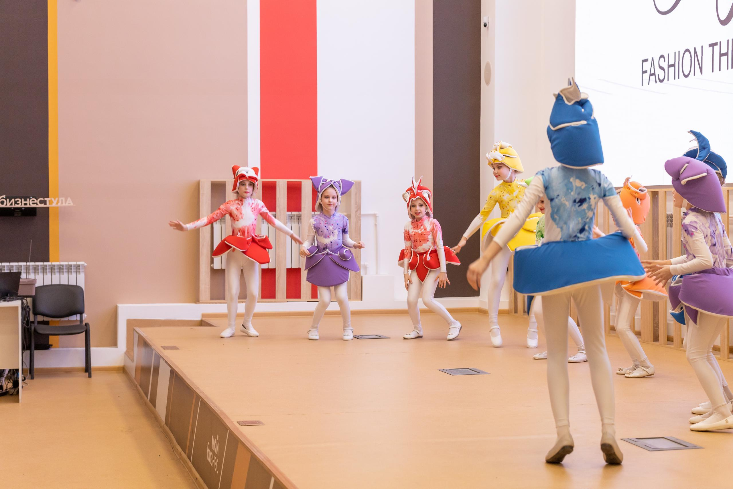 Репортаж 70-200 f2.8 Tamron g2. Показ театр моды «Стиль» («Style» город Тула). Фотограф в Туле Крупский АнДРей. Фотостудия «КАДР71» в Туле