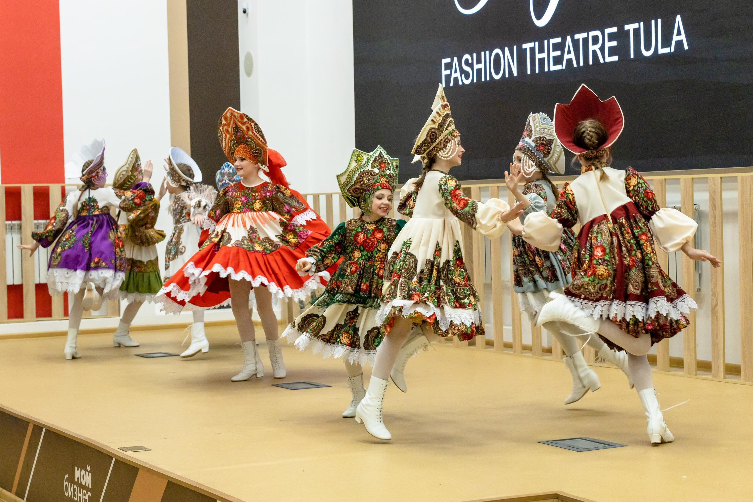 Репортаж 70-200 f2.8 Tamron g2. Показ театр моды «Стиль» («Style» город Тула). Фотограф в Туле Крупский АнДРей. Фотостудия «КАДР71» в Туле