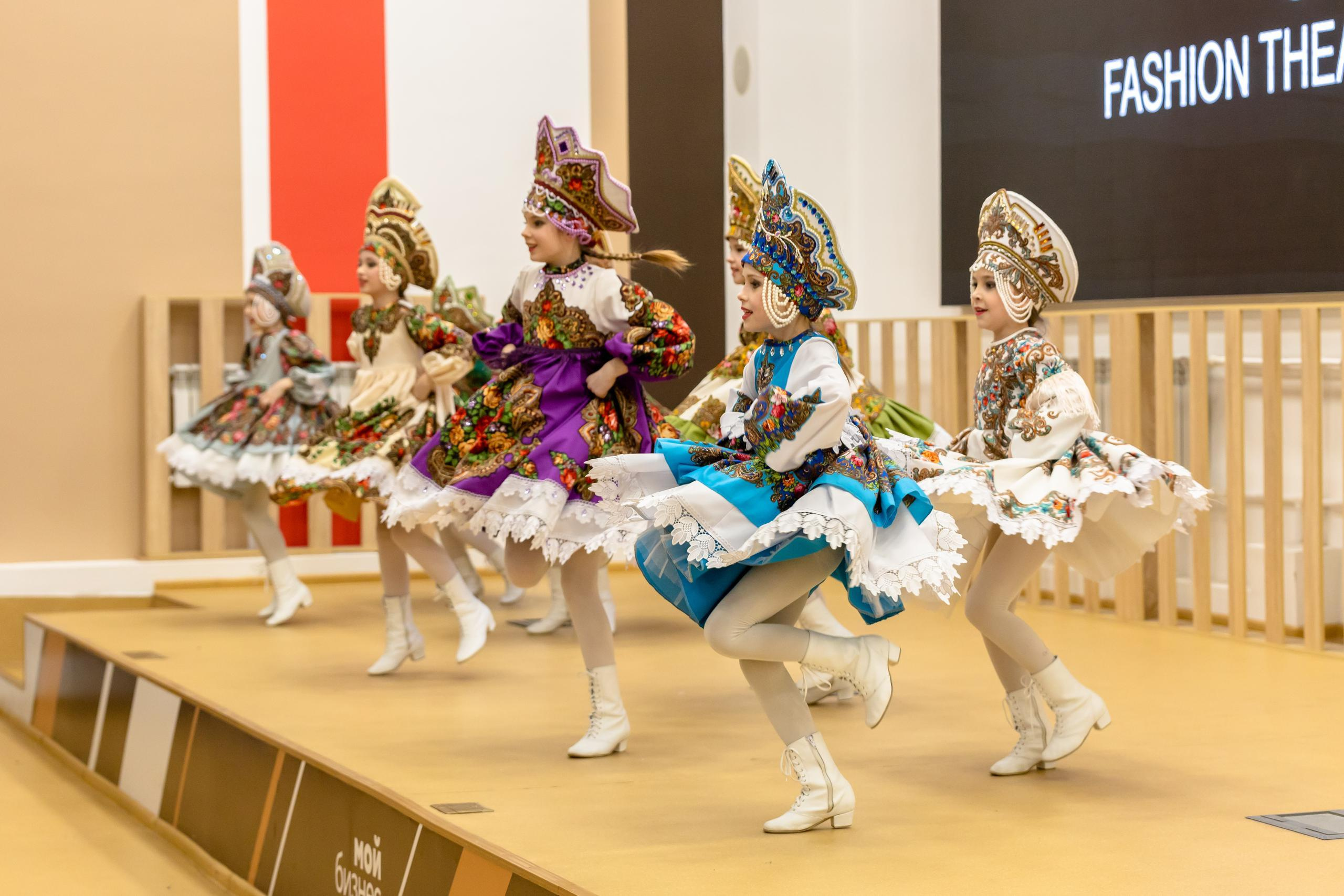 Репортаж 70-200 f2.8 Tamron g2. Показ театр моды «Стиль» («Style» город Тула). Фотограф в Туле Крупский АнДРей. Фотостудия «КАДР71» в Туле