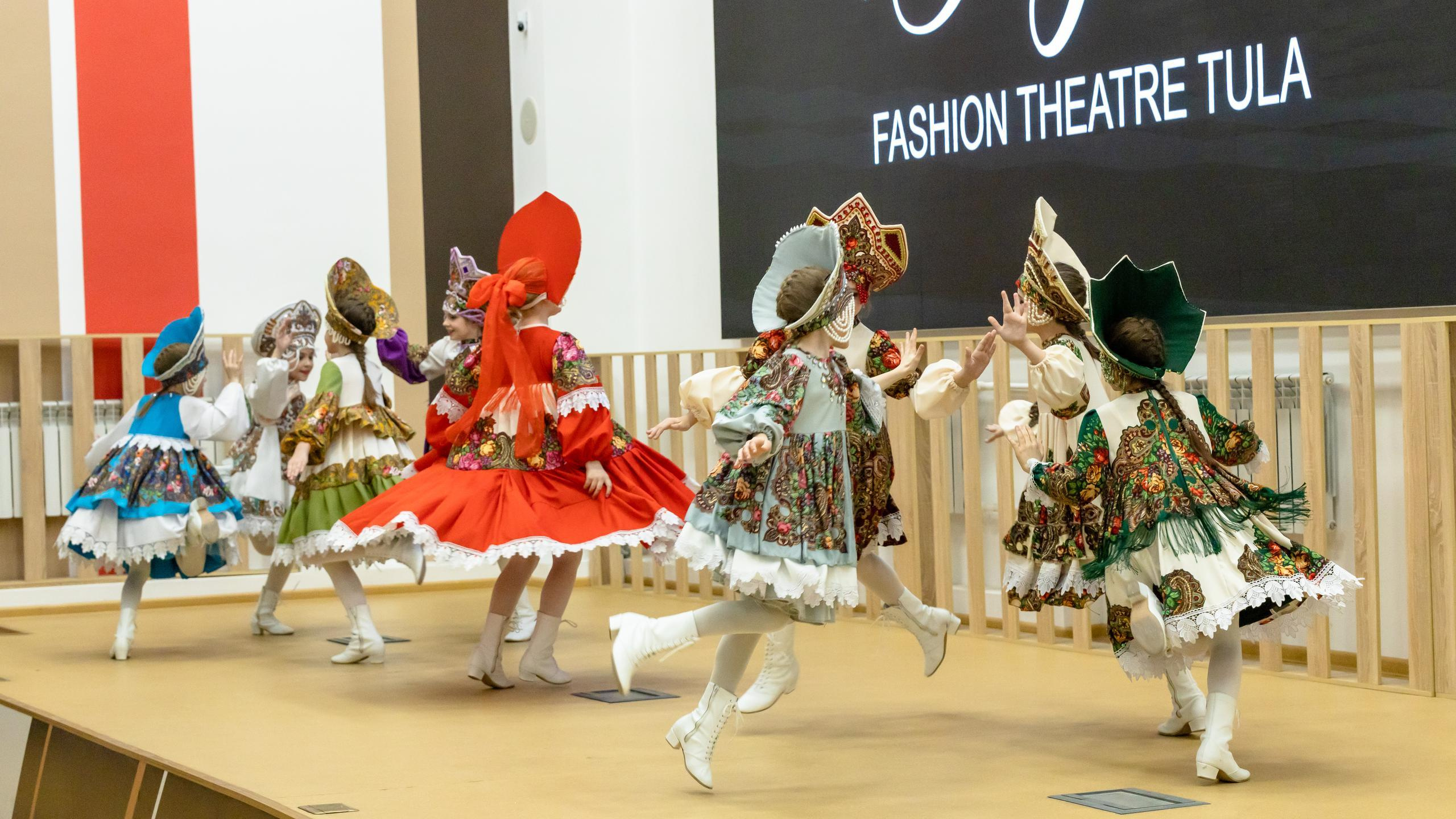 Репортаж 70-200 f2.8 Tamron g2. Показ театр моды «Стиль» («Style» город Тула). Фотограф в Туле Крупский АнДРей. Фотостудия «КАДР71» в Туле