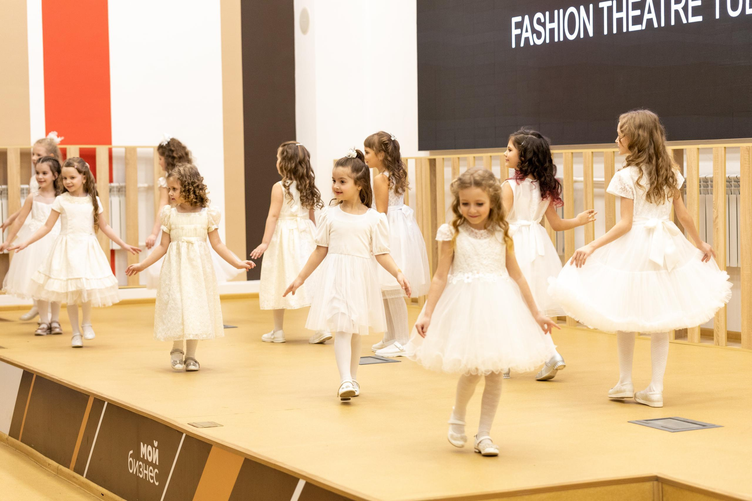 Репортаж 70-200 f2.8 Tamron g2. Показ театр моды «Стиль» («Style» город Тула). Фотограф в Туле Крупский АнДРей. Фотостудия «КАДР71» в Туле