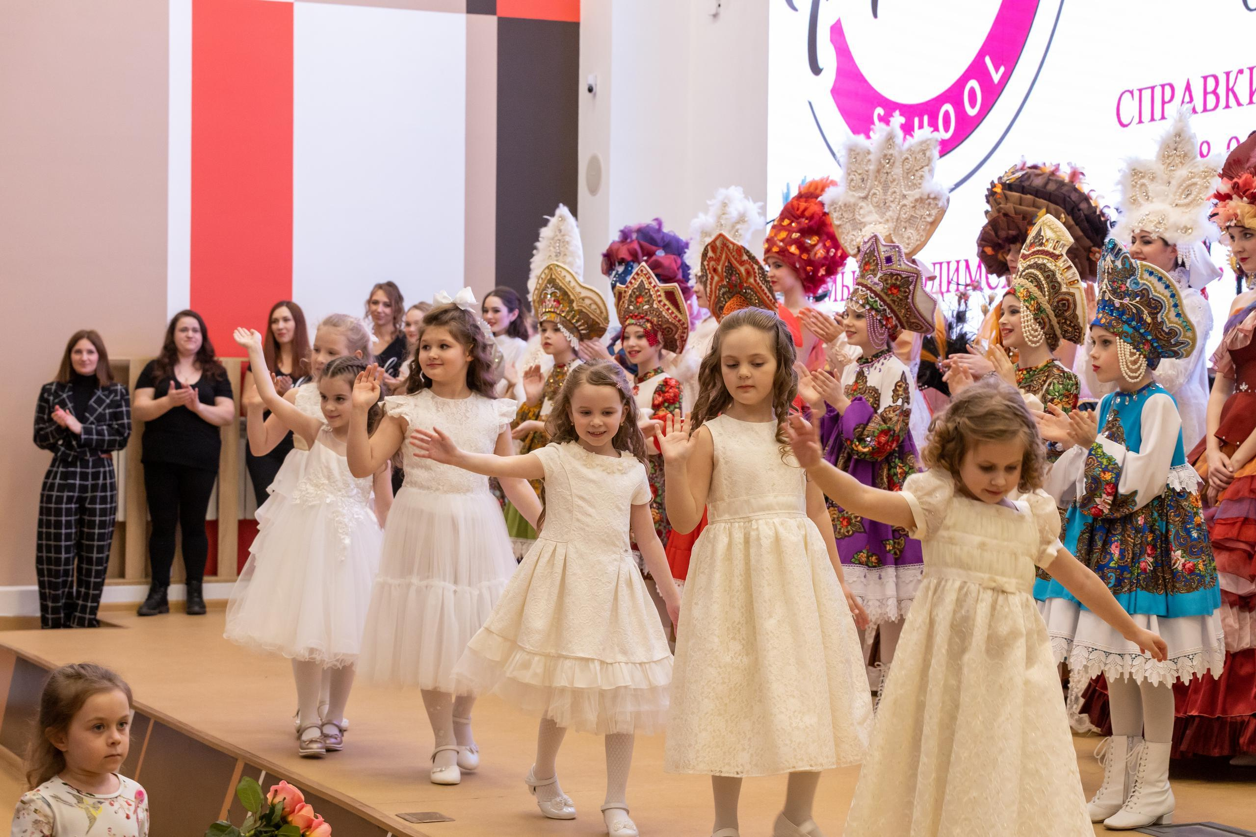 Репортаж 70-200 f2.8 Tamron g2. Показ театр моды «Стиль» («Style» город Тула). Фотограф в Туле Крупский АнДРей. Фотостудия «КАДР71» в Туле