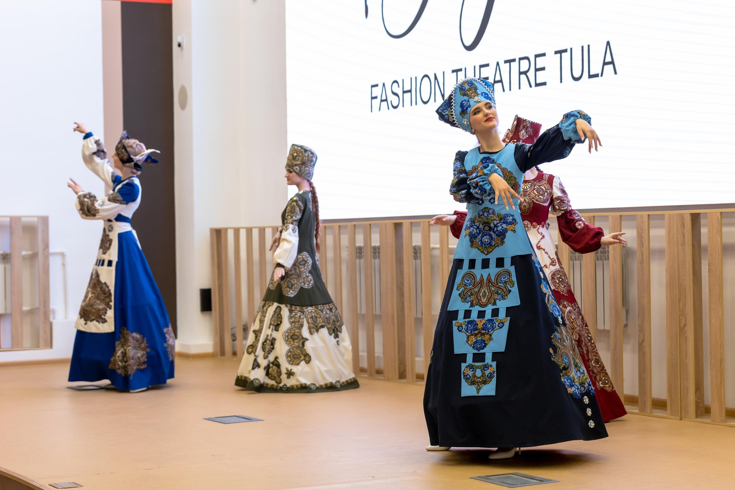 Репортаж 70-200 f2.8 Tamron g2. Показ театр моды «Стиль» («Style» город Тула). Фотограф в Туле Крупский АнДРей. Фотостудия «КАДР71» в Туле