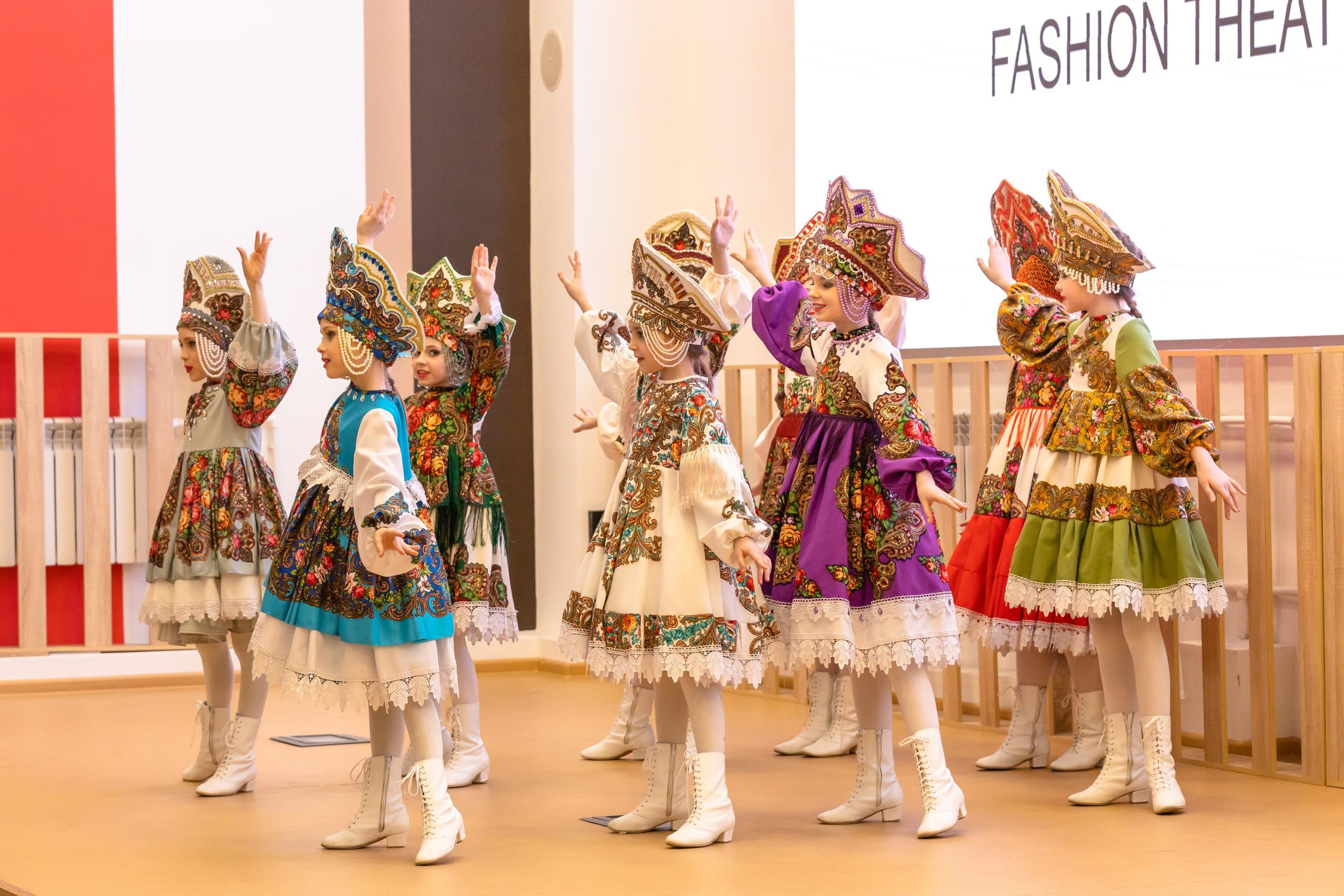 Репортаж 70-200 f2.8 Tamron g2. Показ театр моды «Стиль» («Style» город Тула). Фотограф в Туле Крупский АнДРей. Фотостудия «КАДР71» в Туле