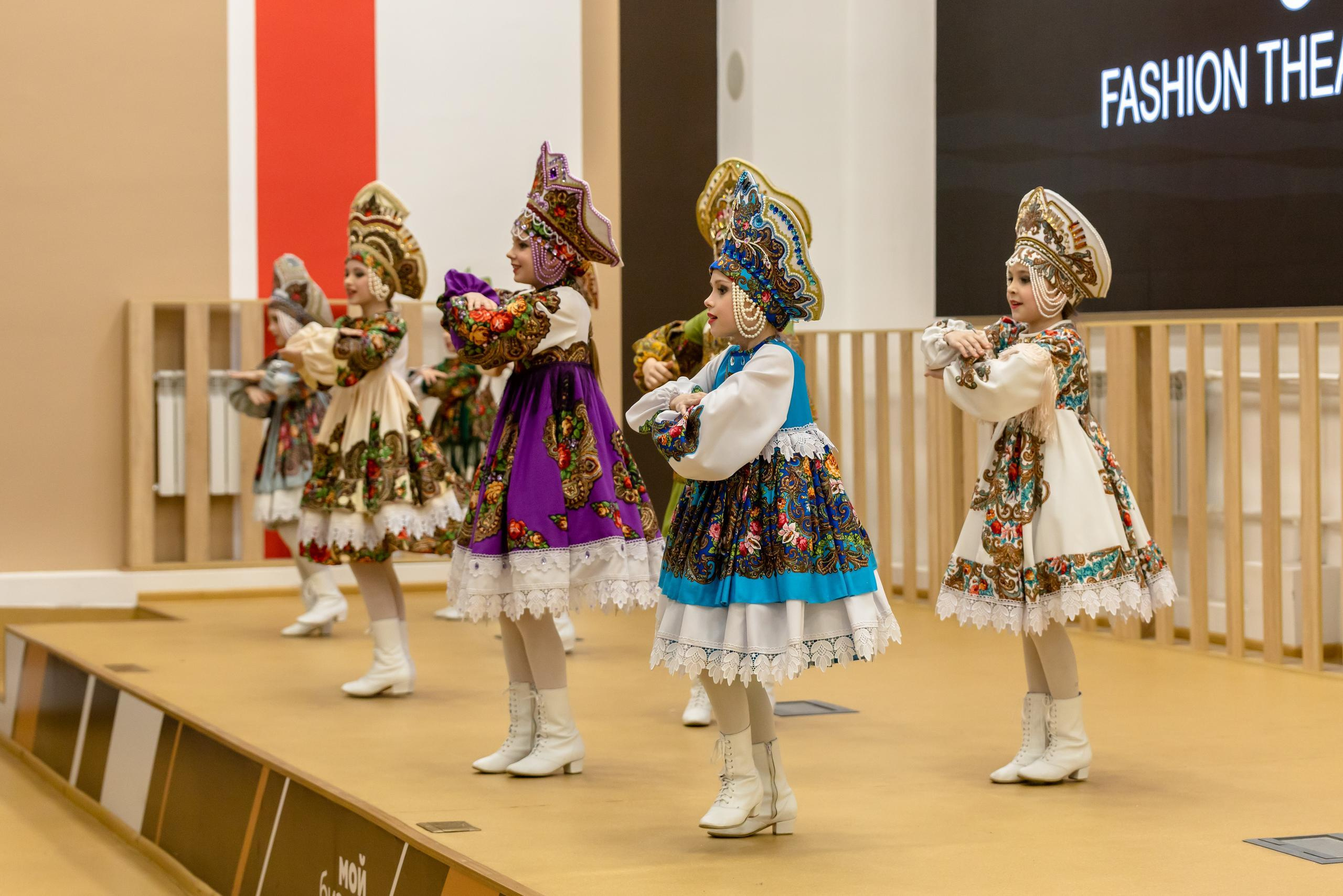 Репортаж 70-200 f2.8 Tamron g2. Показ театр моды «Стиль» («Style» город Тула). Фотограф в Туле Крупский АнДРей. Фотостудия «КАДР71» в Туле