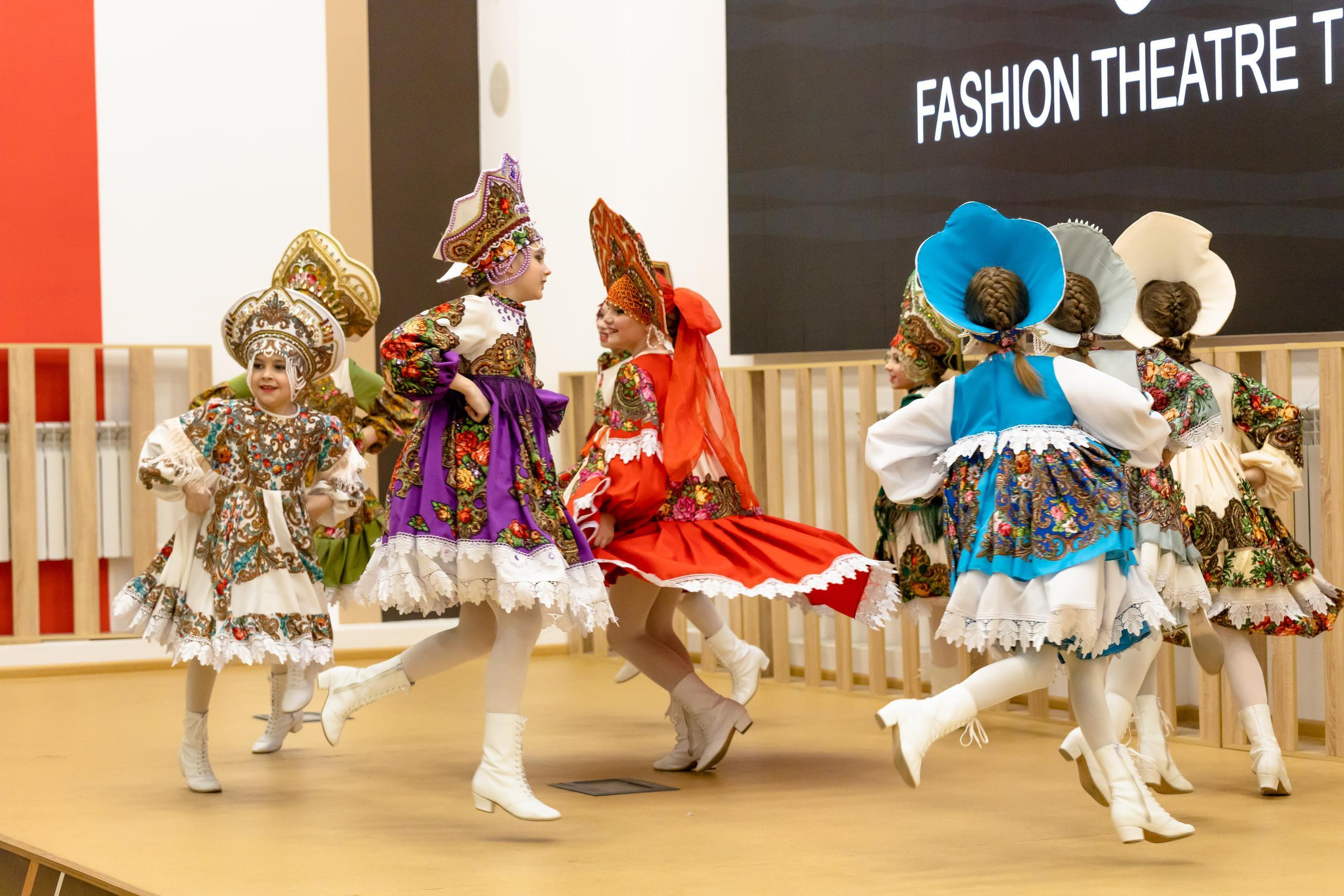 Репортаж 70-200 f2.8 Tamron g2. Показ театр моды «Стиль» («Style» город Тула). Фотограф в Туле Крупский АнДРей. Фотостудия «КАДР71» в Туле