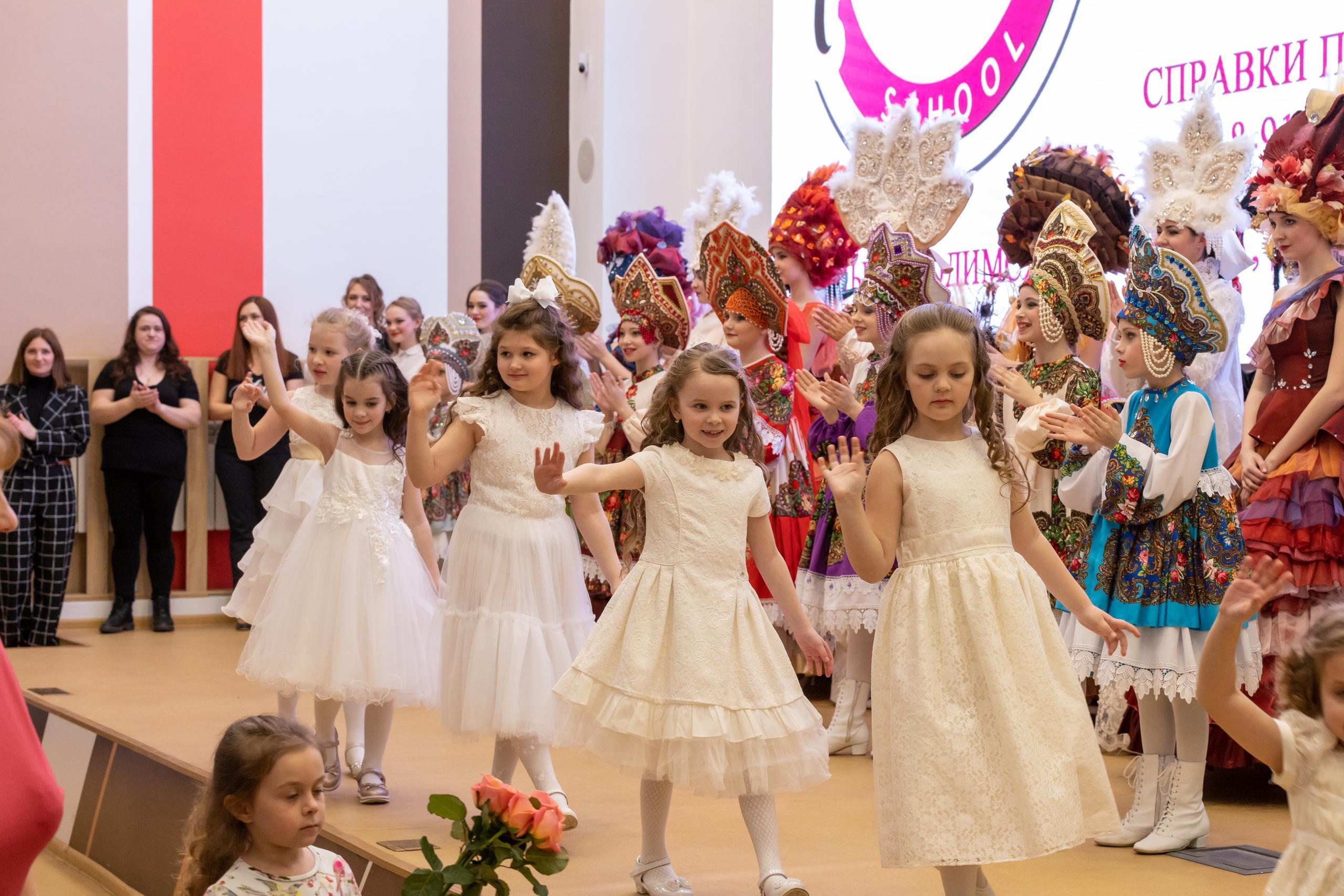 Репортаж 70-200 f2.8 Tamron g2. Показ театр моды «Стиль» («Style» город Тула). Фотограф в Туле Крупский АнДРей. Фотостудия «КАДР71» в Туле