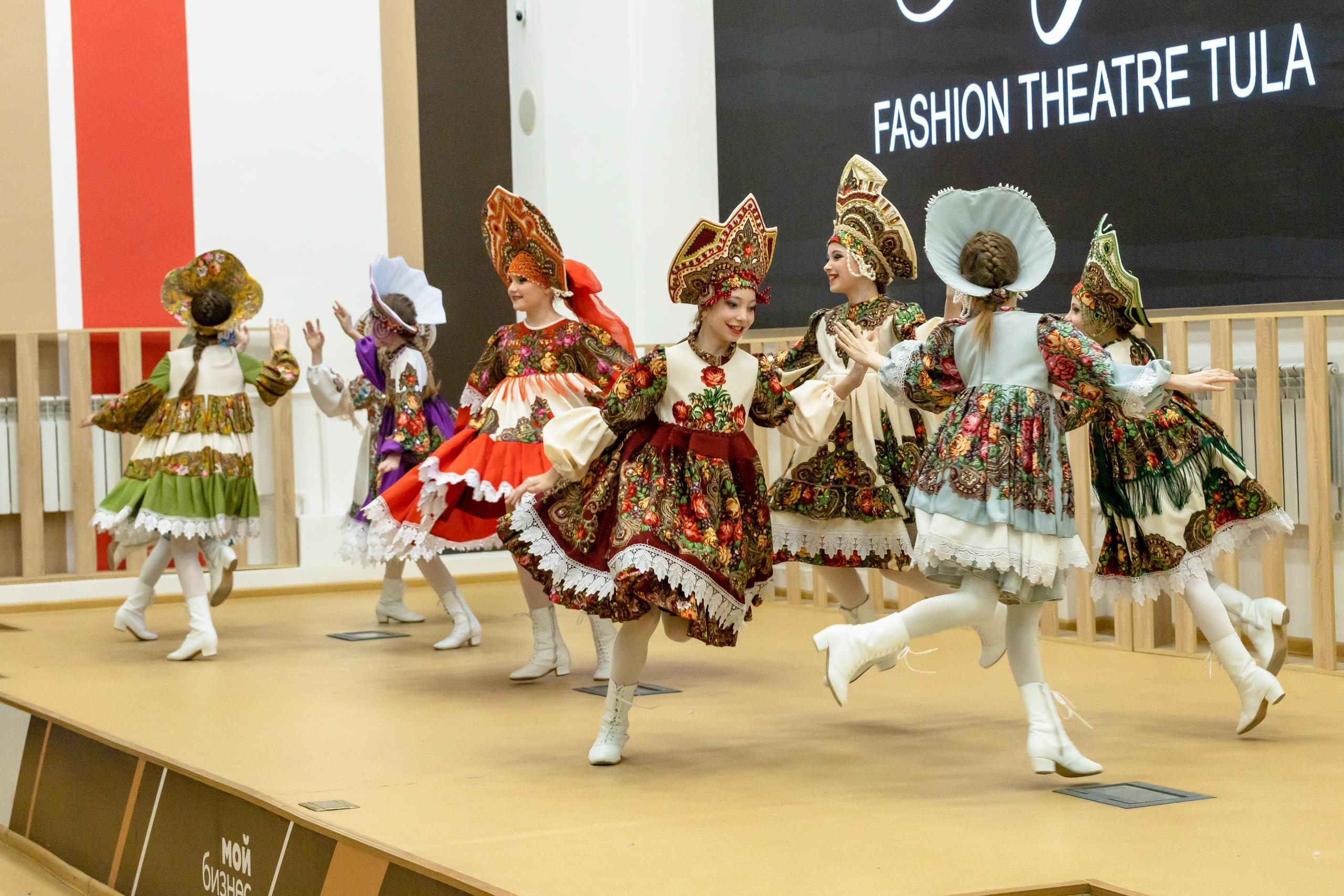 Репортаж 70-200 f2.8 Tamron g2. Показ театр моды «Стиль» («Style» город Тула). Фотограф в Туле Крупский АнДРей. Фотостудия «КАДР71» в Туле