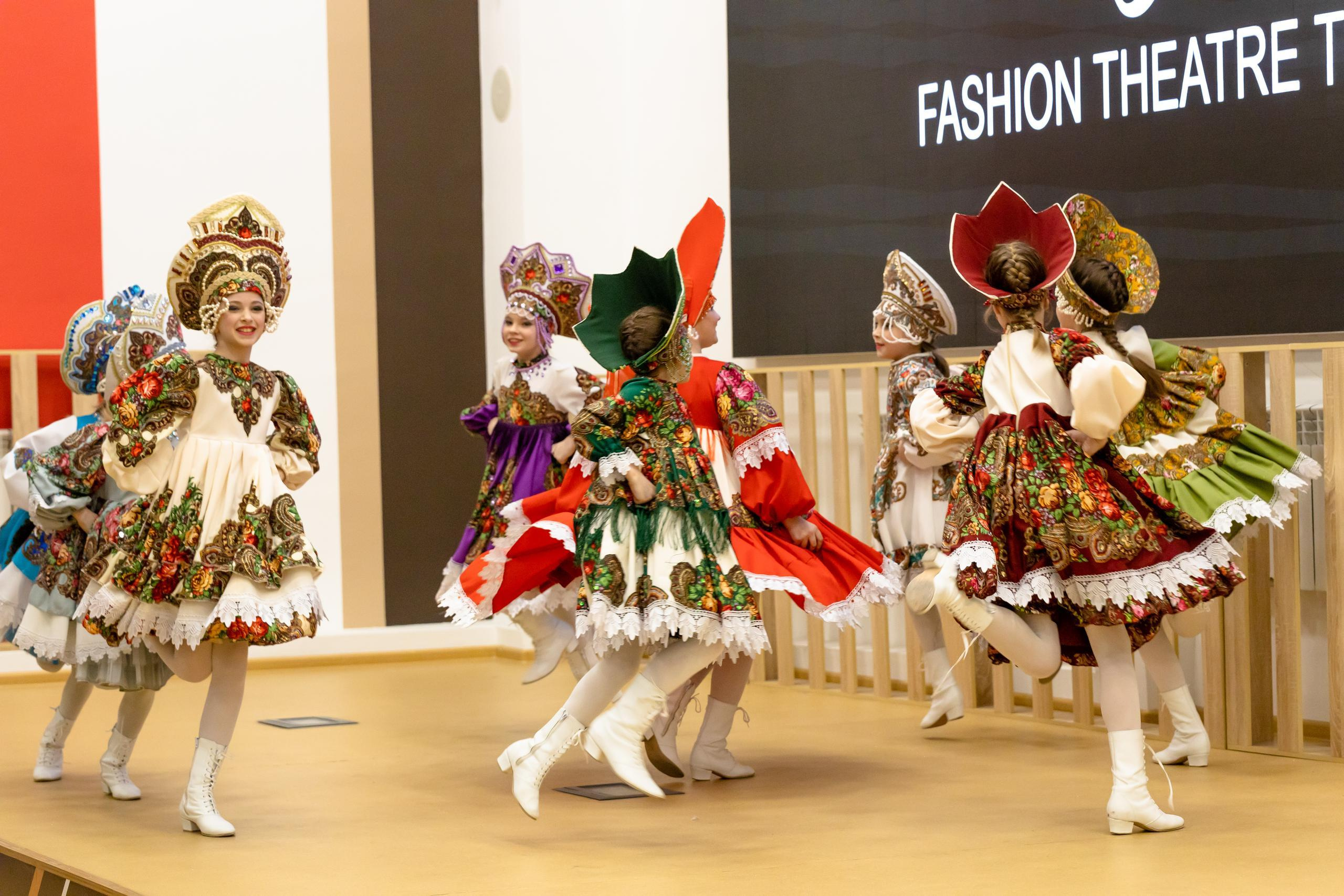 Репортаж 70-200 f2.8 Tamron g2. Показ театр моды «Стиль» («Style» город Тула). Фотограф в Туле Крупский АнДРей. Фотостудия «КАДР71» в Туле