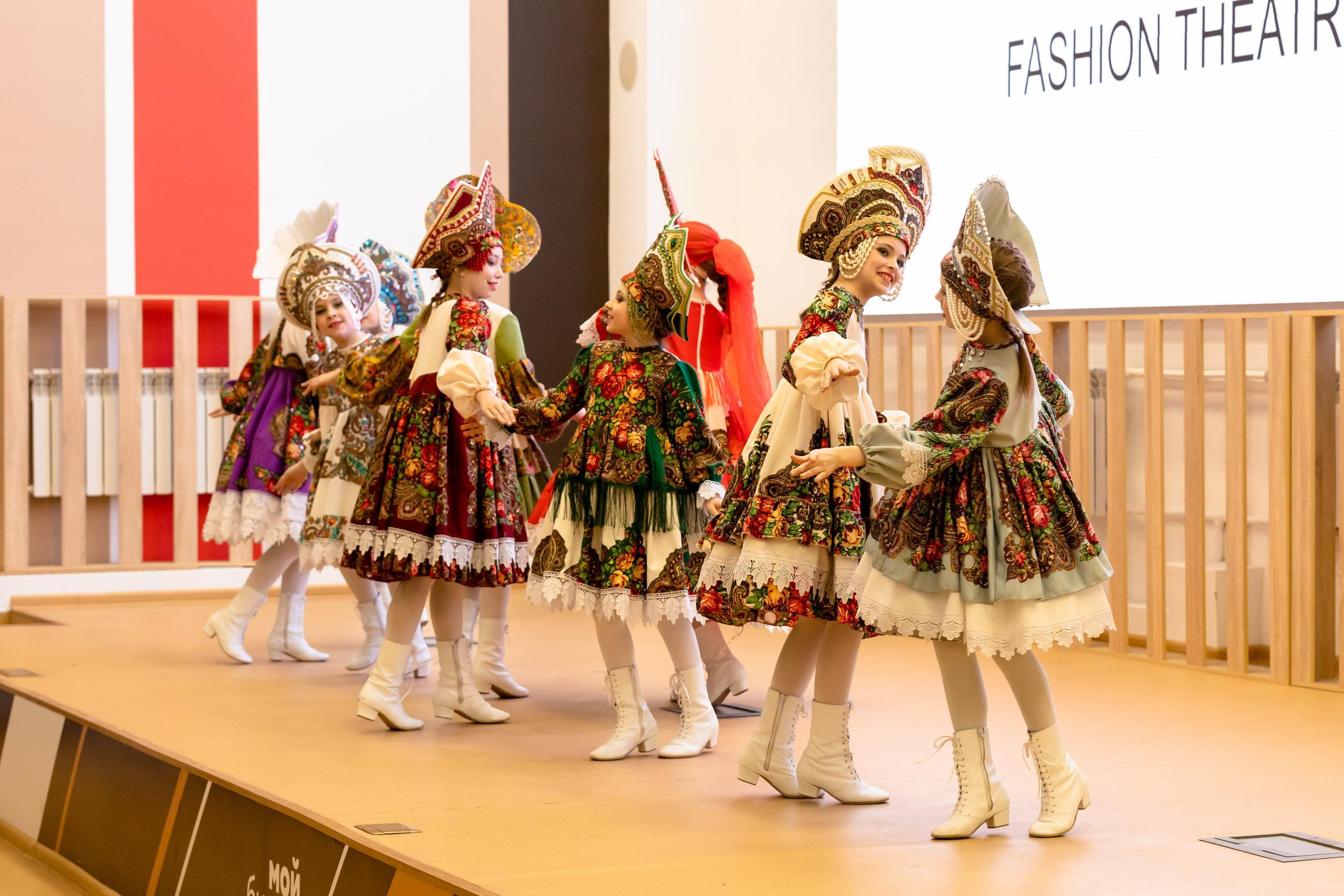 Репортаж 70-200 f2.8 Tamron g2. Показ театр моды «Стиль» («Style» город Тула). Фотограф в Туле Крупский АнДРей. Фотостудия «КАДР71» в Туле