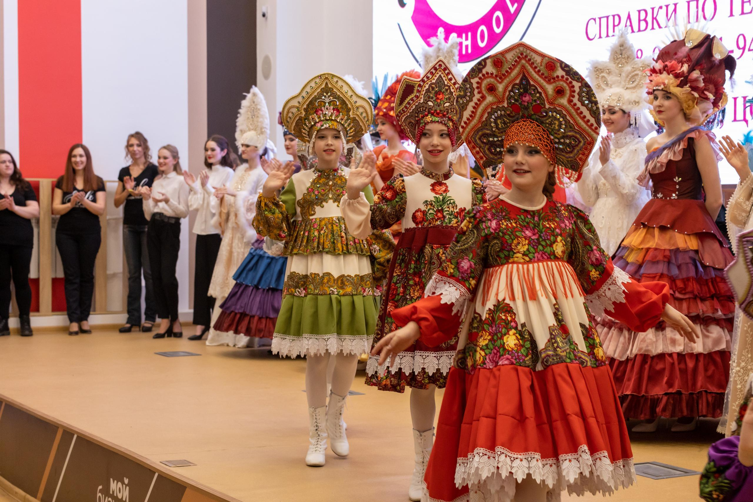 Репортаж 70-200 f2.8 Tamron g2. Показ театр моды «Стиль» («Style» город Тула). Фотограф в Туле Крупский АнДРей. Фотостудия «КАДР71» в Туле