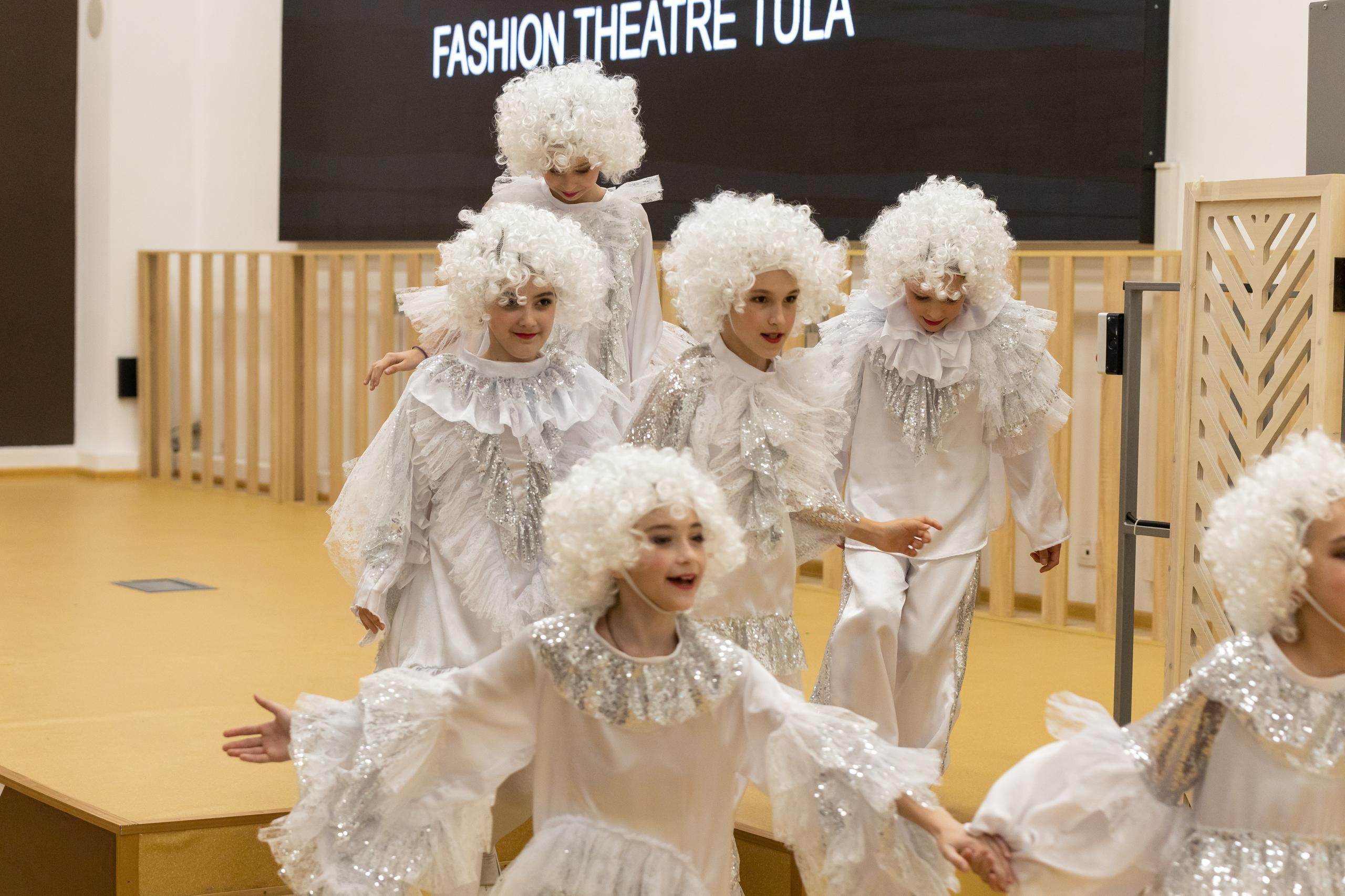 Репортаж 70-200 f2.8 Tamron g2. Показ театр моды «Стиль» («Style» город Тула). Фотограф в Туле Крупский АнДРей. Фотостудия «КАДР71» в Туле