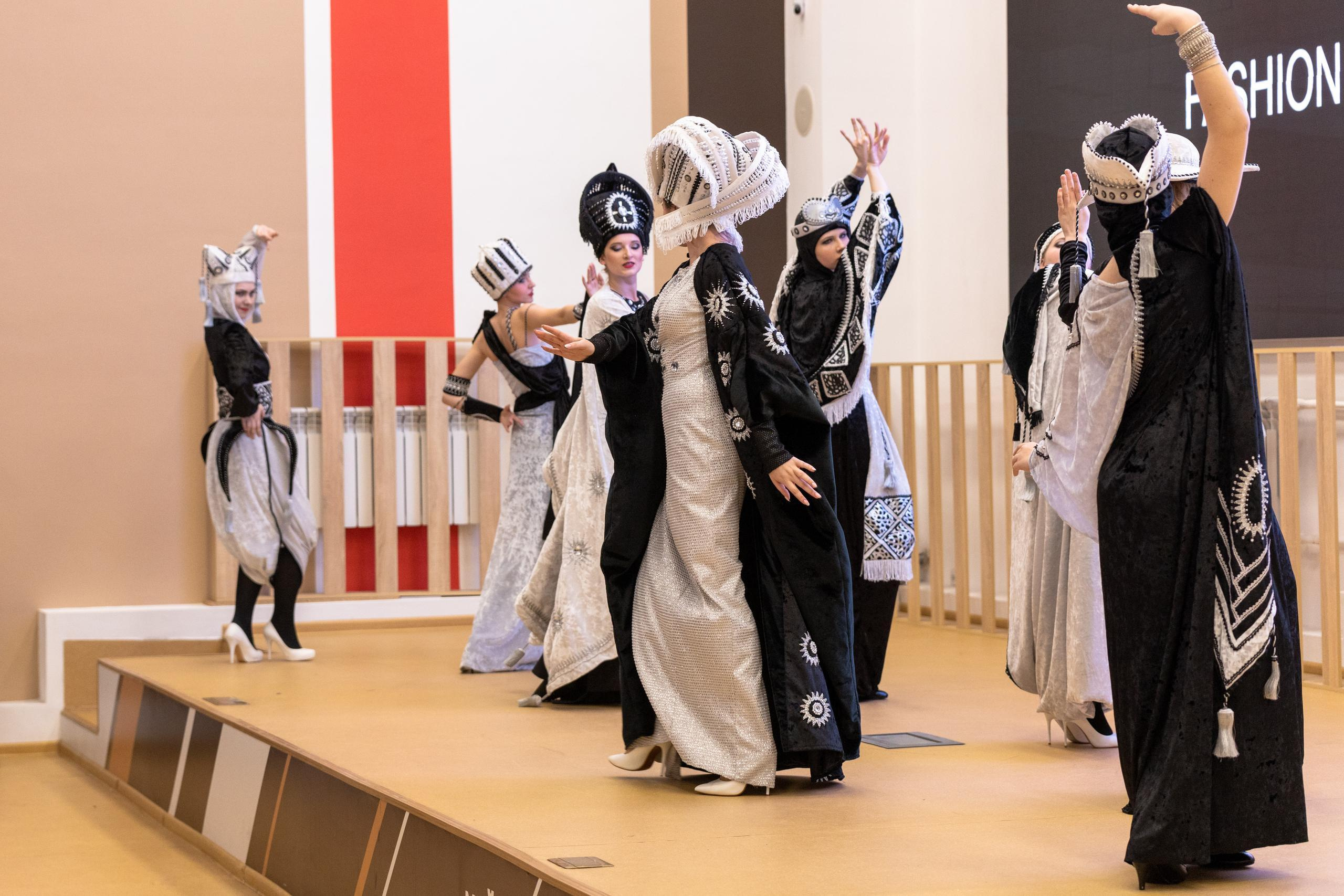 Репортаж 70-200 f2.8 Tamron g2. Показ театр моды «Стиль» («Style» город Тула). Фотограф в Туле Крупский АнДРей. Фотостудия «КАДР71» в Туле