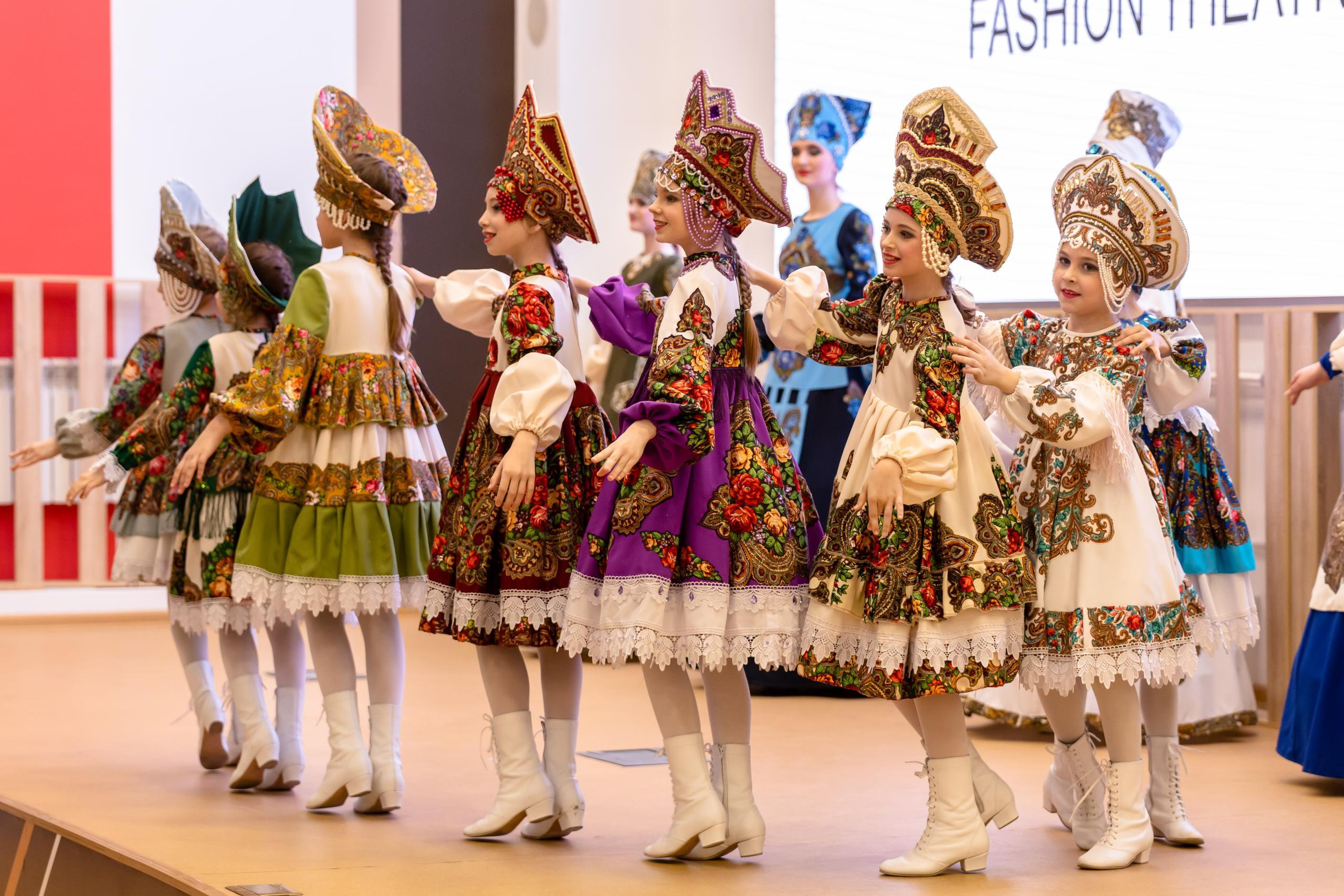 Репортаж 70-200 f2.8 Tamron g2. Показ театр моды «Стиль» («Style» город Тула). Фотограф в Туле Крупский АнДРей. Фотостудия «КАДР71» в Туле