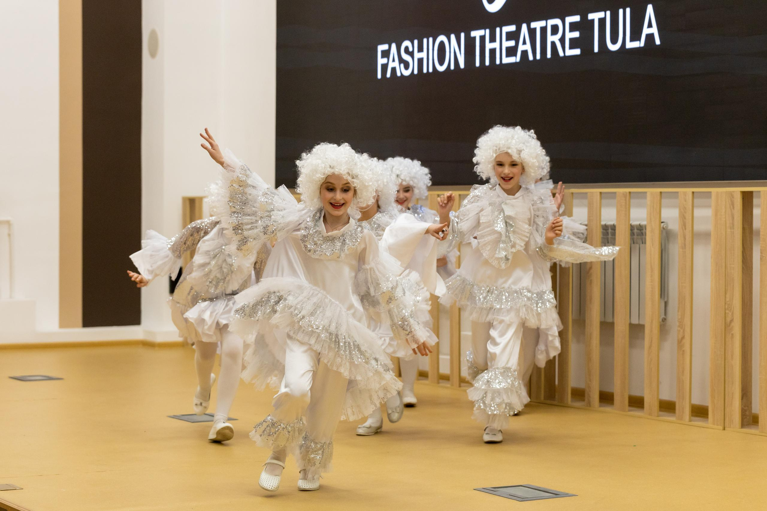 Репортаж 70-200 f2.8 Tamron g2. Показ театр моды «Стиль» («Style» город Тула). Фотограф в Туле Крупский АнДРей. Фотостудия «КАДР71» в Туле