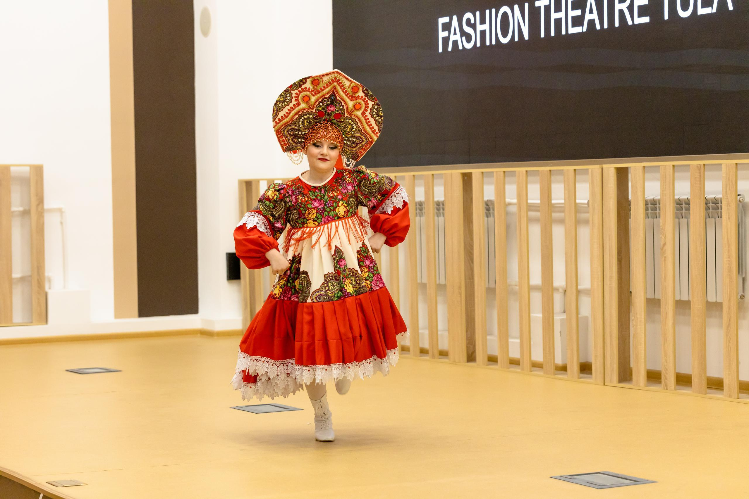 Репортаж 70-200 f2.8 Tamron g2. Показ театр моды «Стиль» («Style» город Тула). Фотограф в Туле Крупский АнДРей. Фотостудия «КАДР71» в Туле