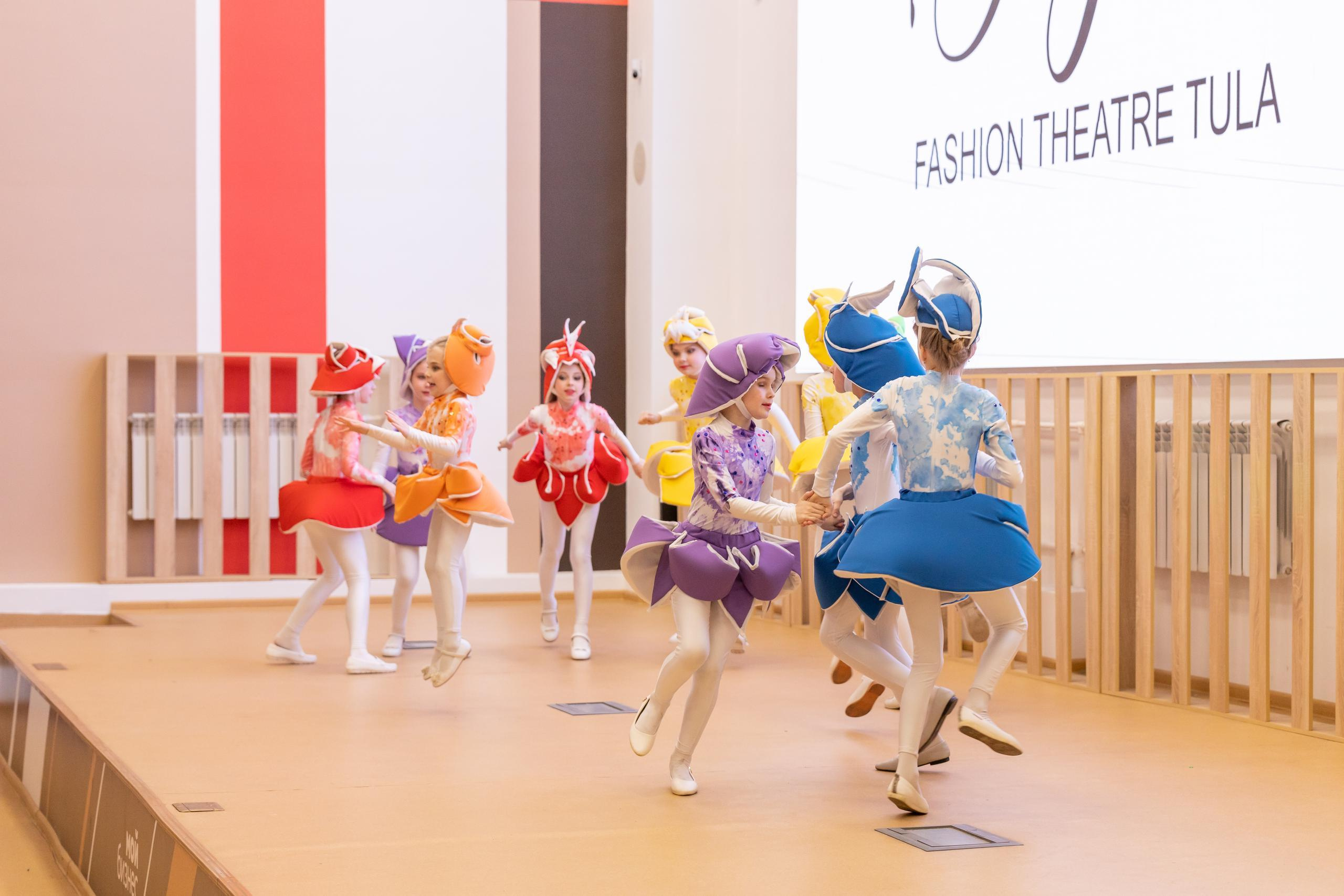 Репортаж 70-200 f2.8 Tamron g2. Показ театр моды «Стиль» («Style» город Тула). Фотограф в Туле Крупский АнДРей. Фотостудия «КАДР71» в Туле